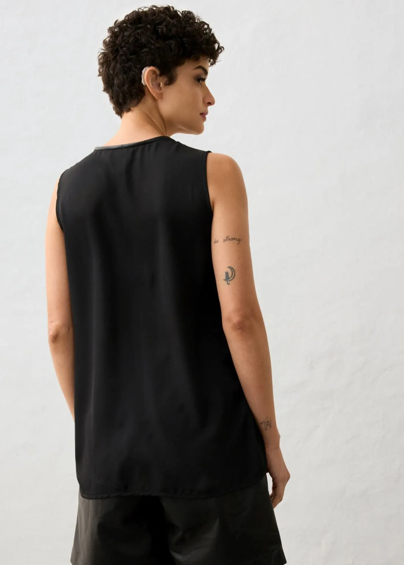 bonprix bonprix Premium|Camisetas>Camiseta de tirantes con parte delantera de napa de cordero Negro