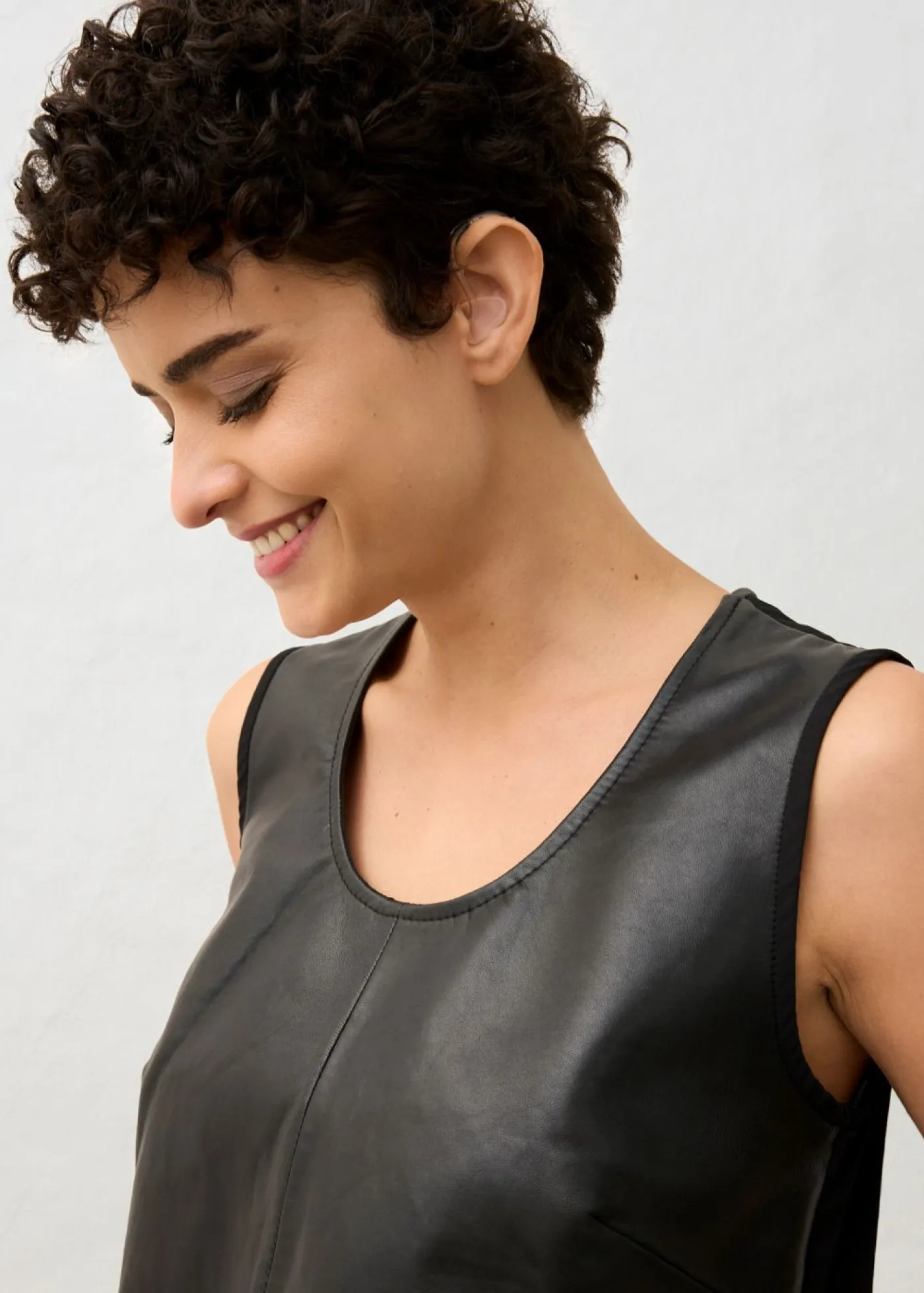 bonprix bonprix Premium|Camisetas>Camiseta de tirantes con parte delantera de napa de cordero Negro