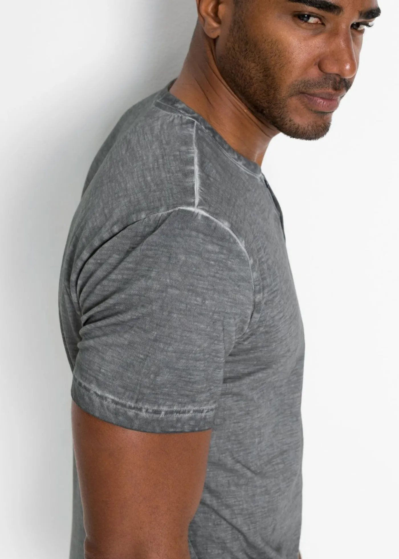 bonprix bonprix Camisetas Y Polos>Camiseta henley de algodón orgánico puro con manga corta y aspecto lavado carbón