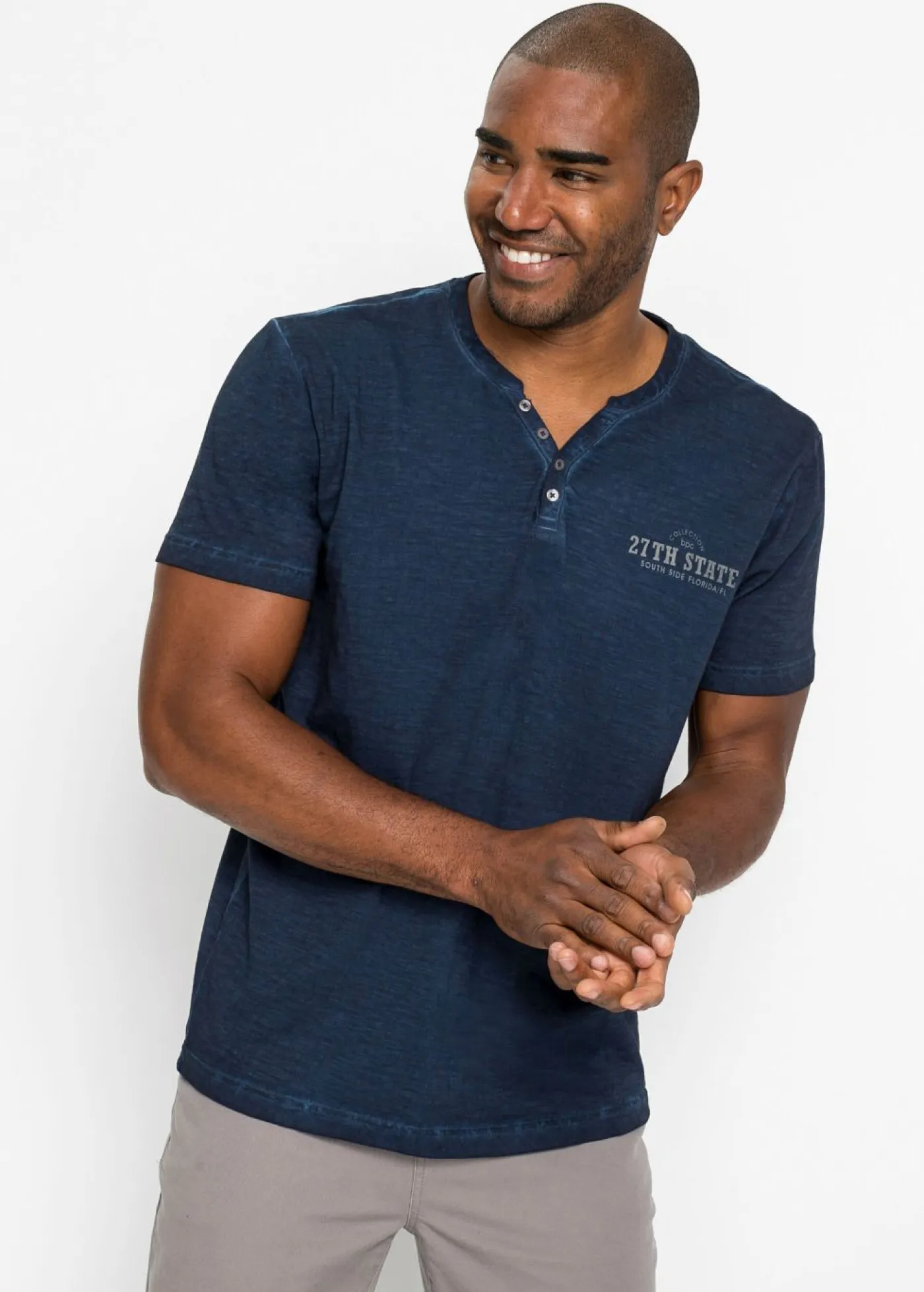 Hombre bonprix bonprix Camiseta henley de algodón orgánico puro con manga corta y aspecto lavado