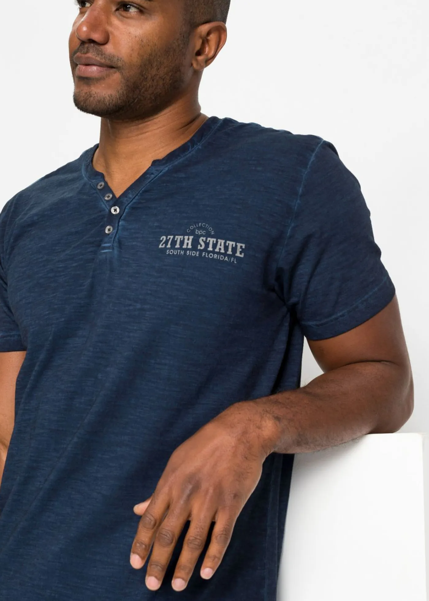 Hombre bonprix bonprix Camiseta henley de algodón orgánico puro con manga corta y aspecto lavado