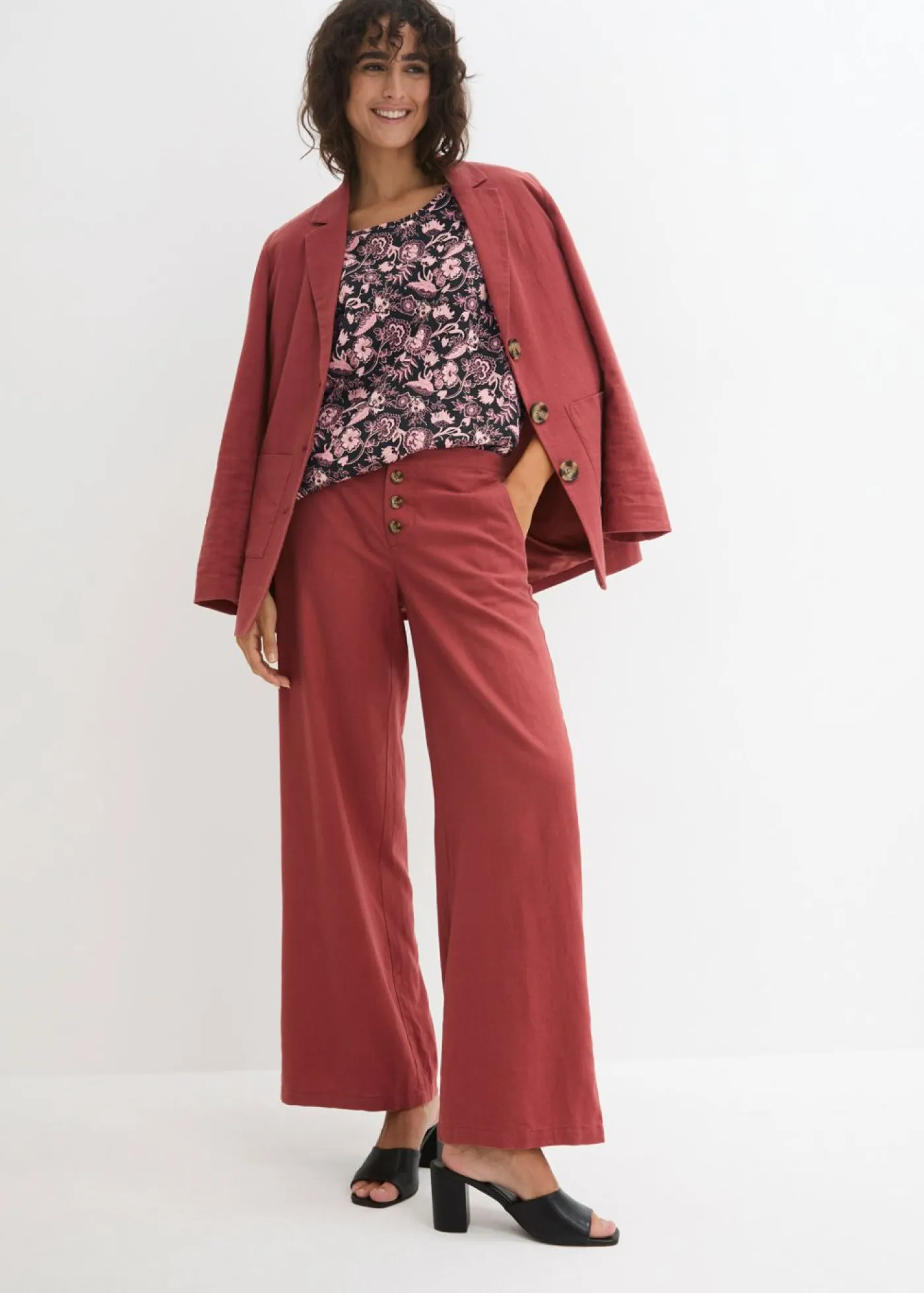 bonprix bonprix Camisetas>Camiseta holgada de hilo flameado de algodón orgánico con dobladillo redondeado Negro-rosa pálido de flores