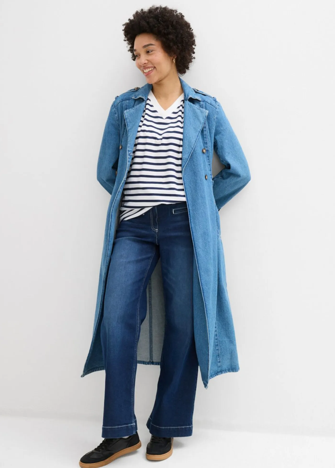 bonprix bonprix Básicos|Camisetas>Camiseta larga ancha con cuello en V, manga corta (5 unidades) Blanco/azul marino de rayas + rojo lava + azul claro