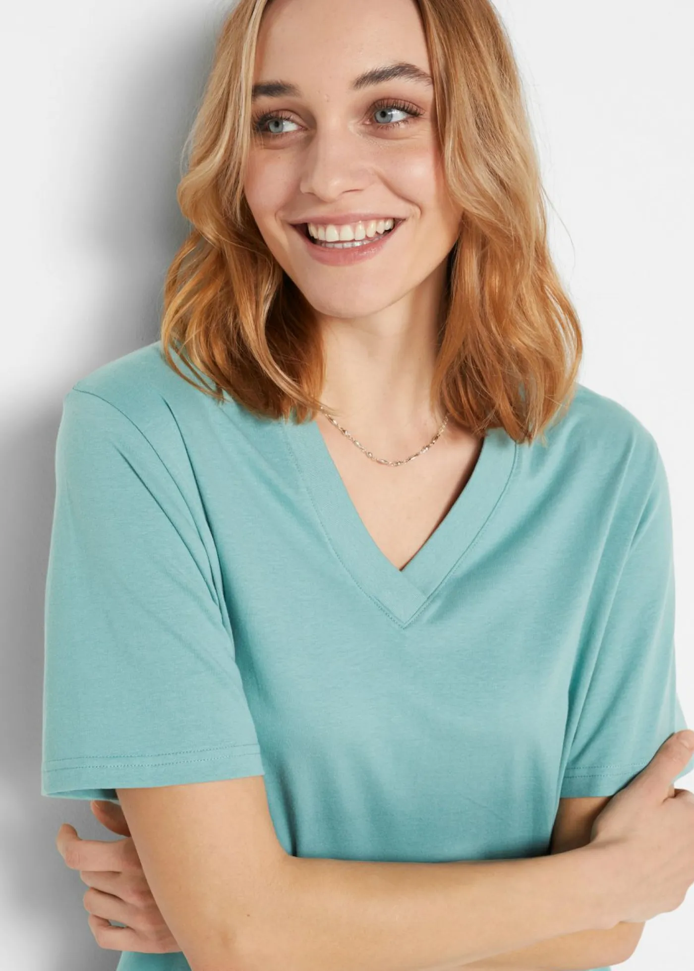 bonprix bonprix Básicos|Camisetas>Camiseta larga ancha con cuello en V, manga corta (5 unidades) lavanda + salvia fumé+ rosa pálido + negro + blanco