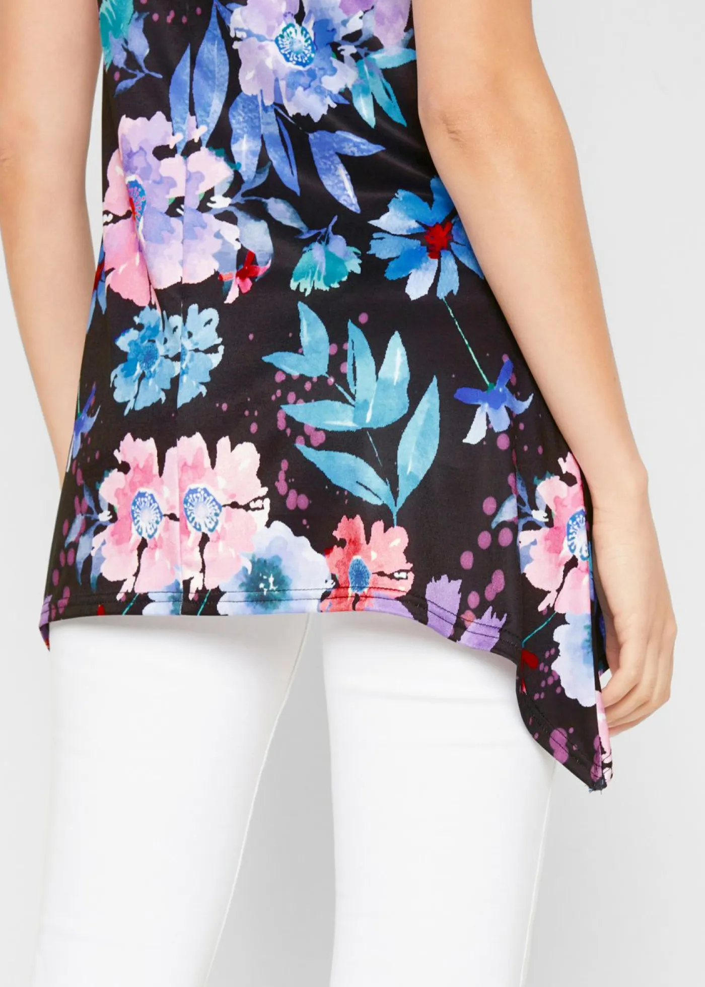 bonprix bonprix Camisetas>Camiseta larga con borde irregular Negro-lila de flores