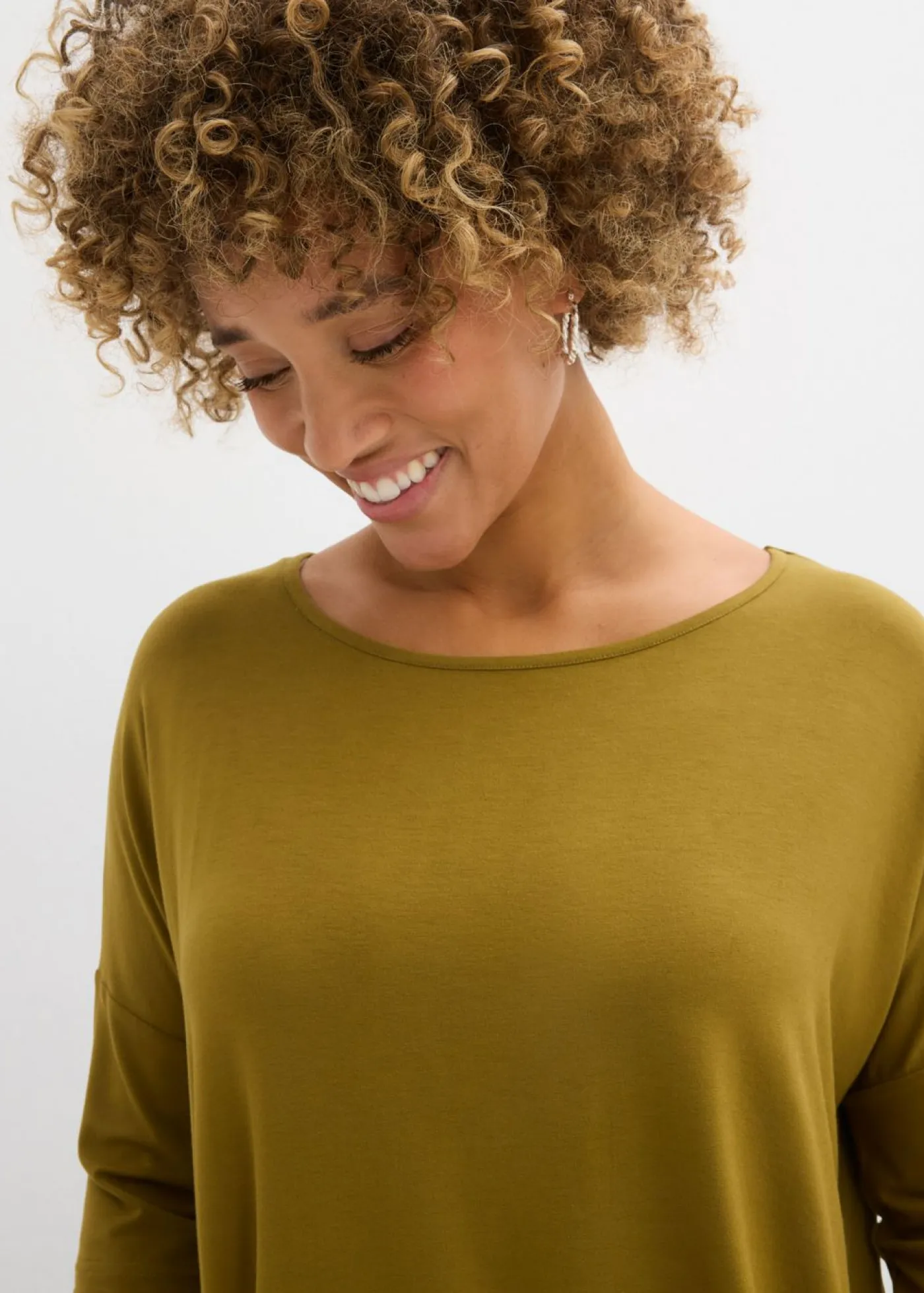 bonprix bonprix Camisetas|Novedades>Camiseta tipo boxy de mezcla de viscosa suave Verde-natural