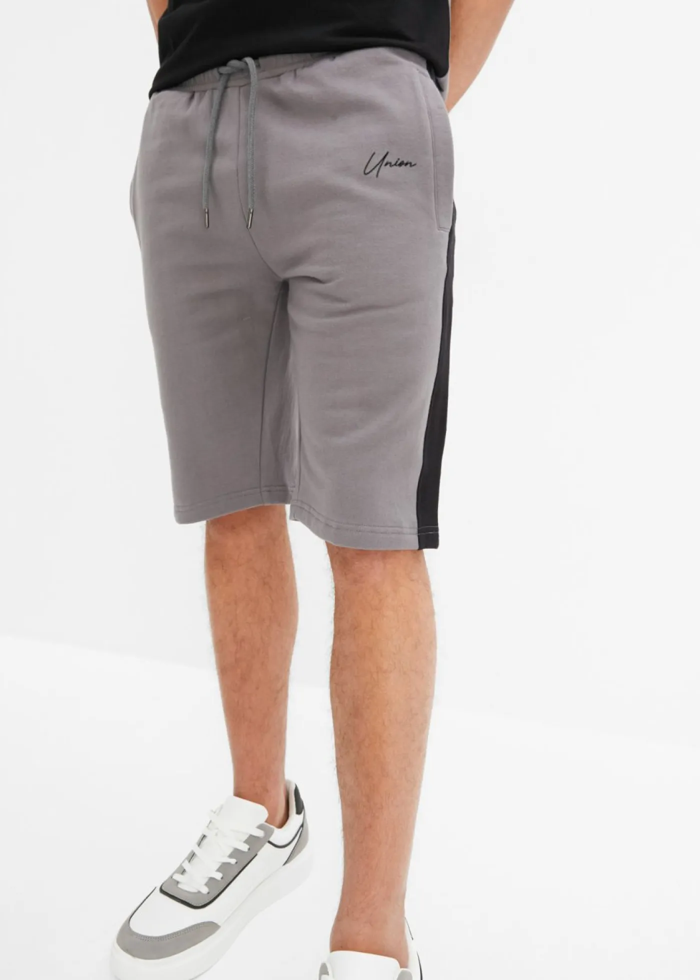 bonprix bonprix Ropa Deportiva|Pantalones>Camiseta y bermudas de chándal (2 piezas) gris ahumado/blanco/negro