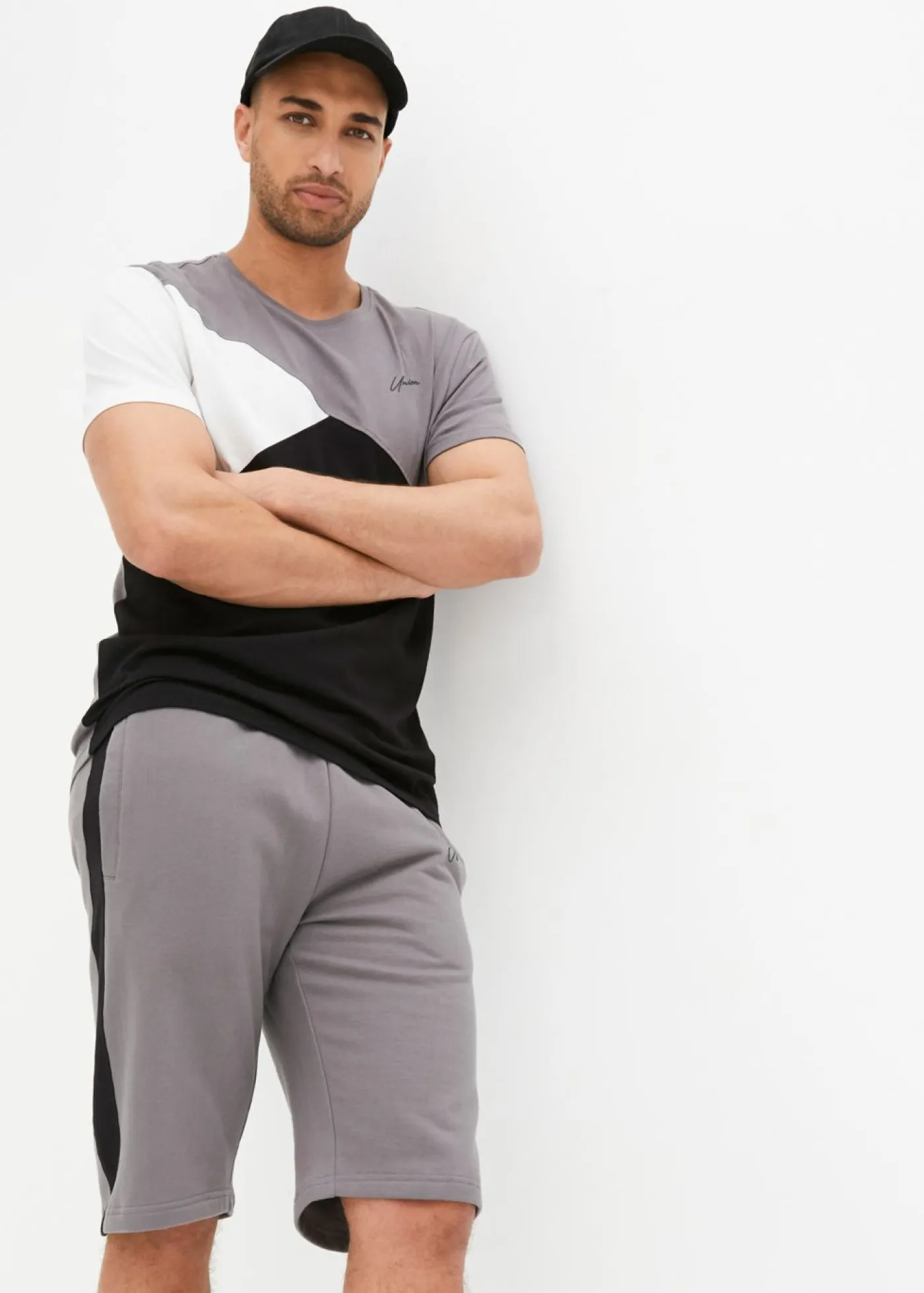bonprix bonprix Ropa Deportiva|Pantalones>Camiseta y bermudas de chándal (2 piezas) gris ahumado/blanco/negro