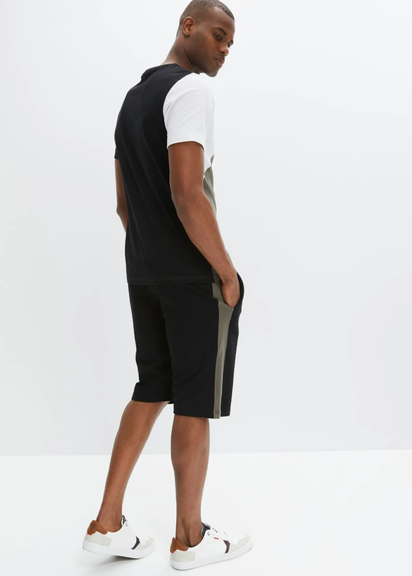 Hombre bonprix bonprix Camiseta y bermudas de chándal (2 piezas)