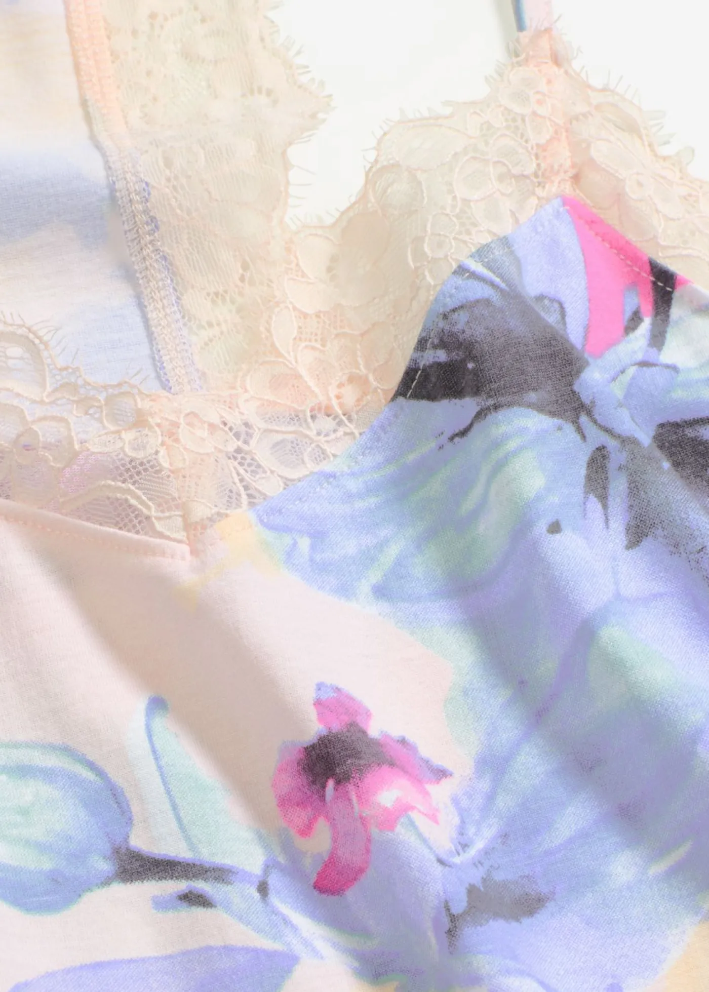 bonprix bonprix Ropa Para Dormir>Camisón corto de suave mezcla de viscosa rosa claro con flores