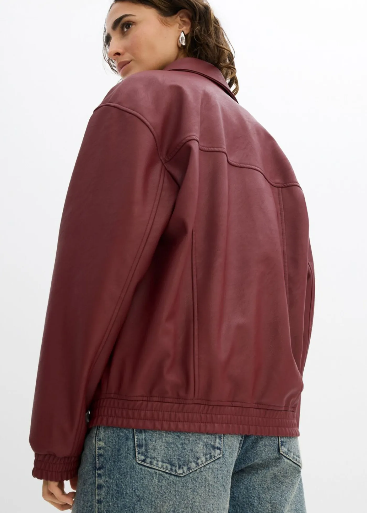 bonprix bonprix Chaquetas Y Abrigos>Cazadora holgada de piel sintética Rojo rubí