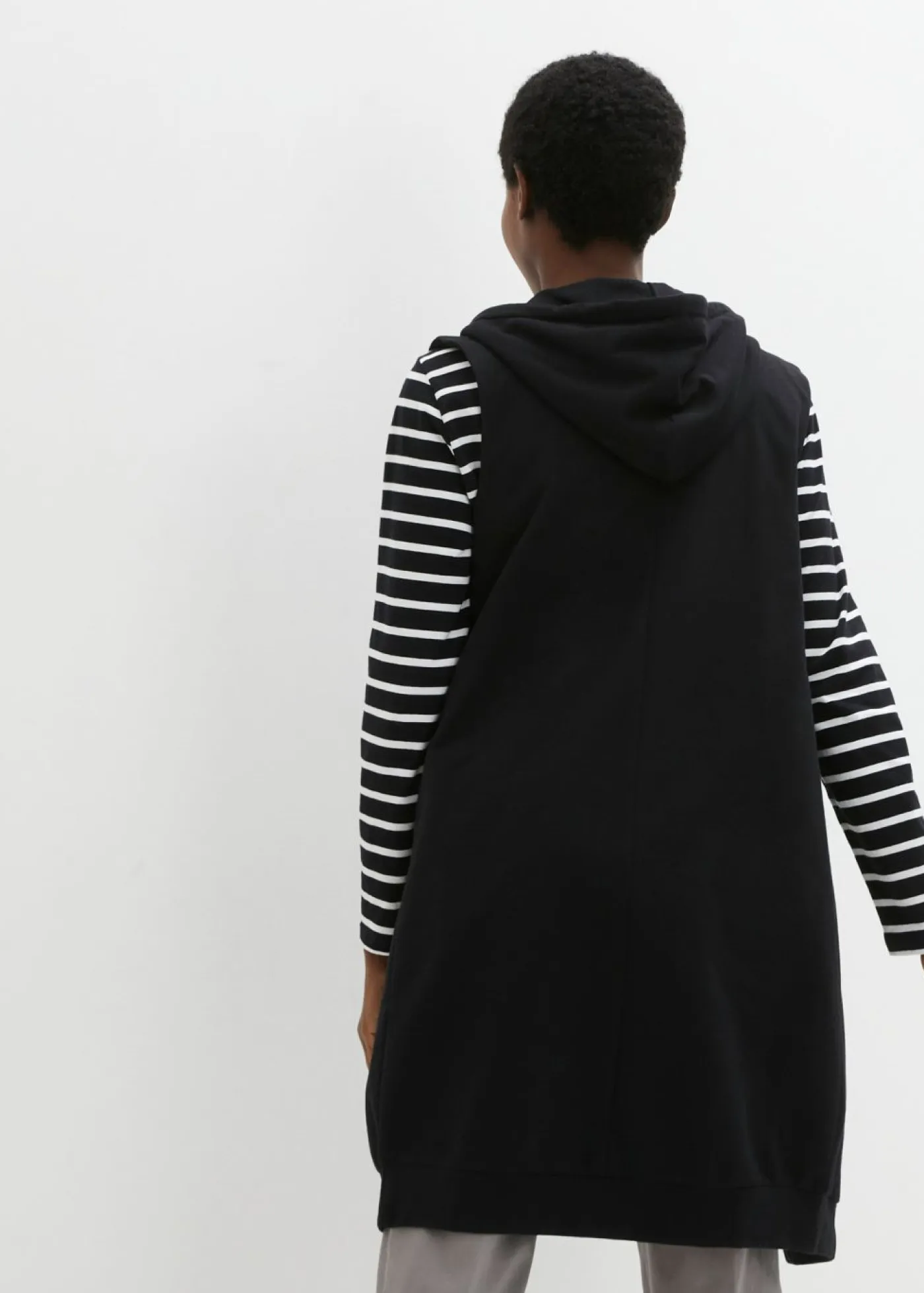 bonprix bonprix Ropa Cómoda|Chaquetas Y Abrigos>Chaleco largo tipo sudadera con capucha de mezcla de algodón Negro