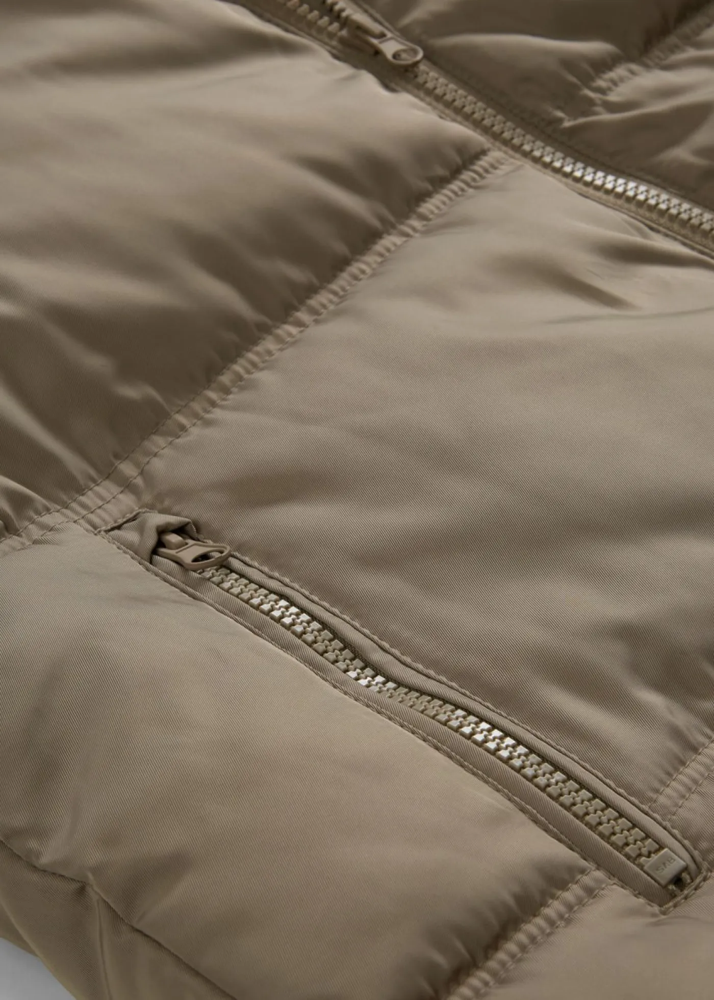 bonprix bonprix Chaquetas Y Abrigos>Chaqueta acolchada con corte holgado Verde oliva claro