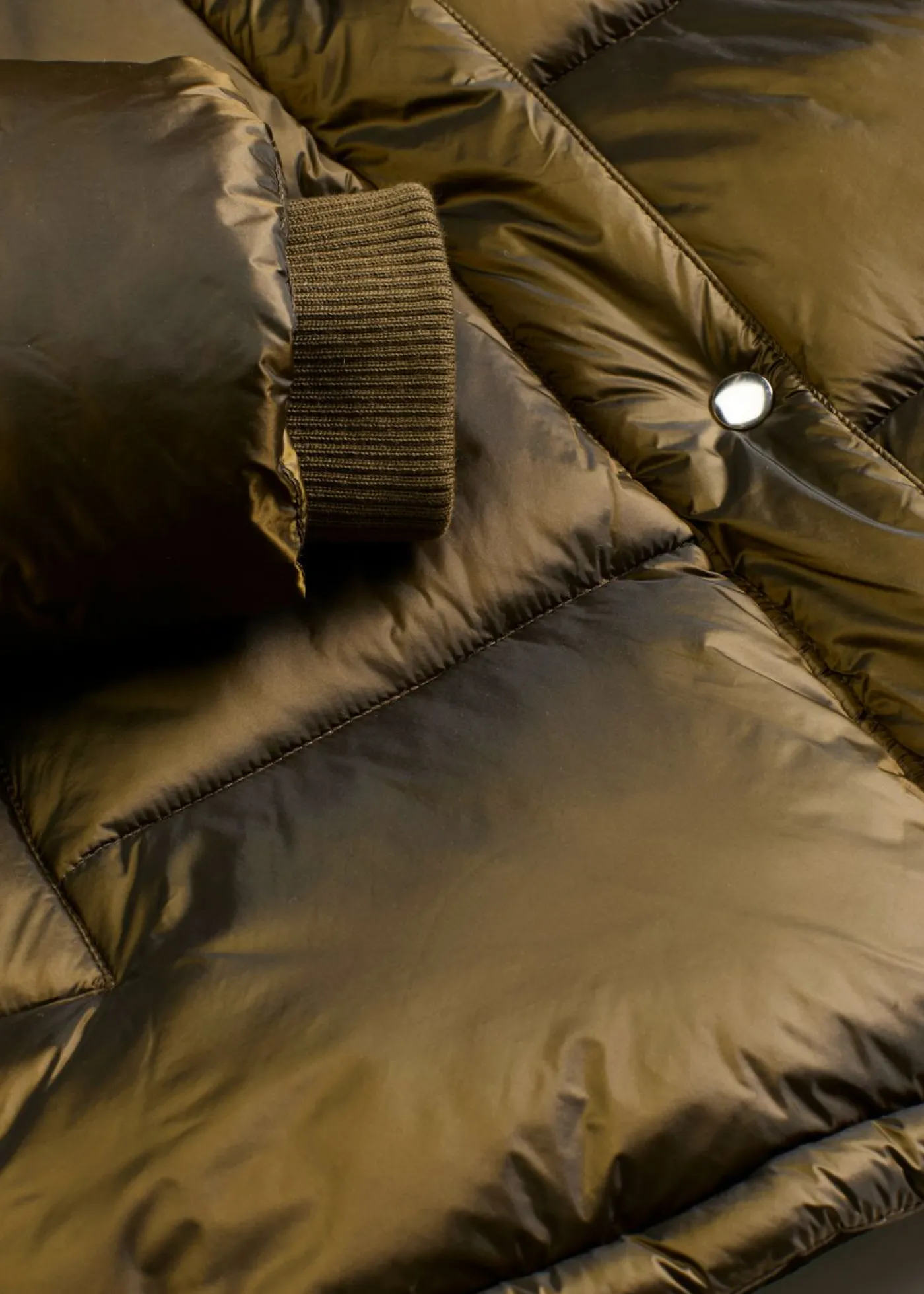 bonprix bonprix Chaquetas Y Abrigos>Chaqueta acolchada con corte holgado Oliva