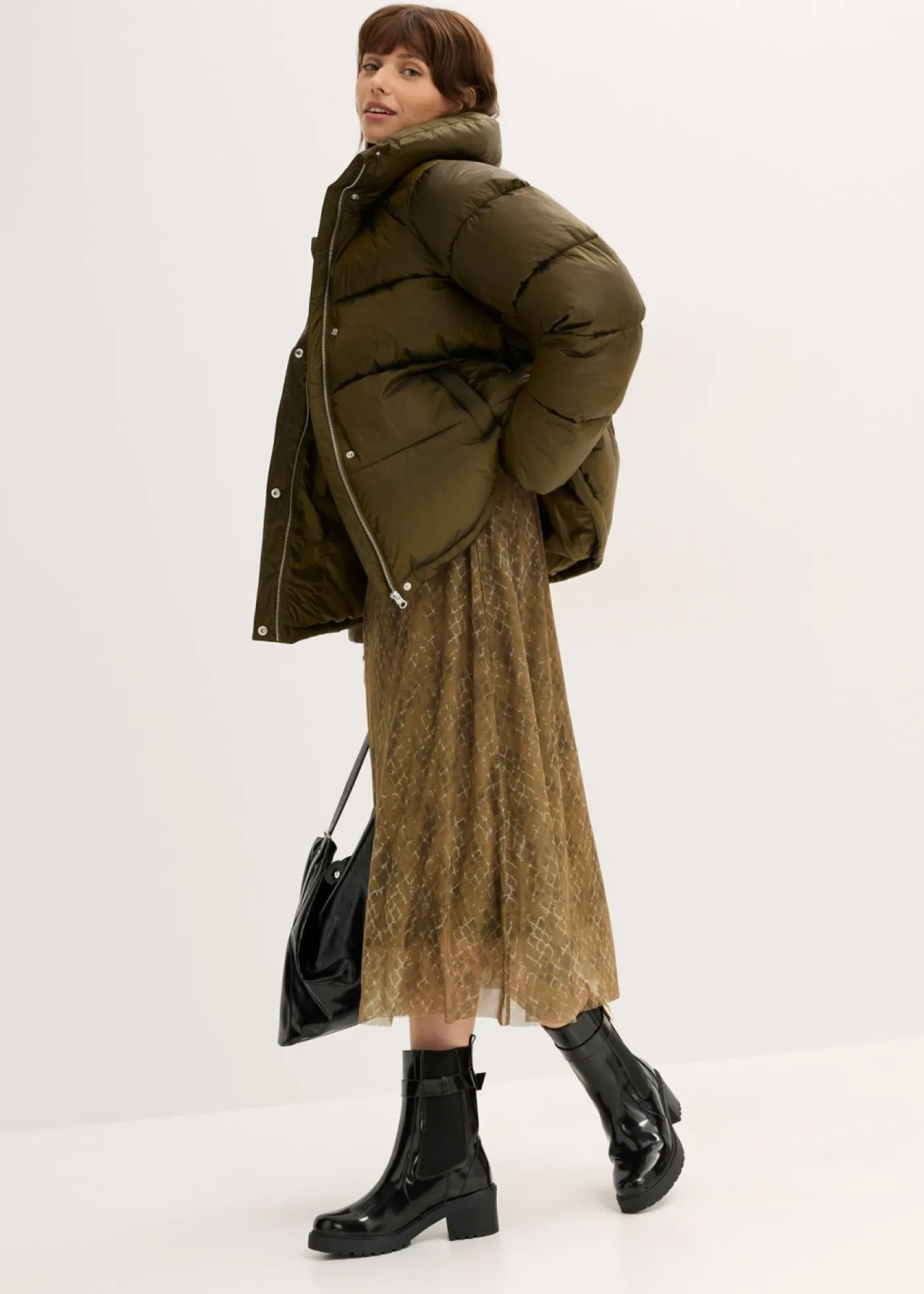 bonprix bonprix Chaquetas Y Abrigos>Chaqueta acolchada con corte holgado Oliva