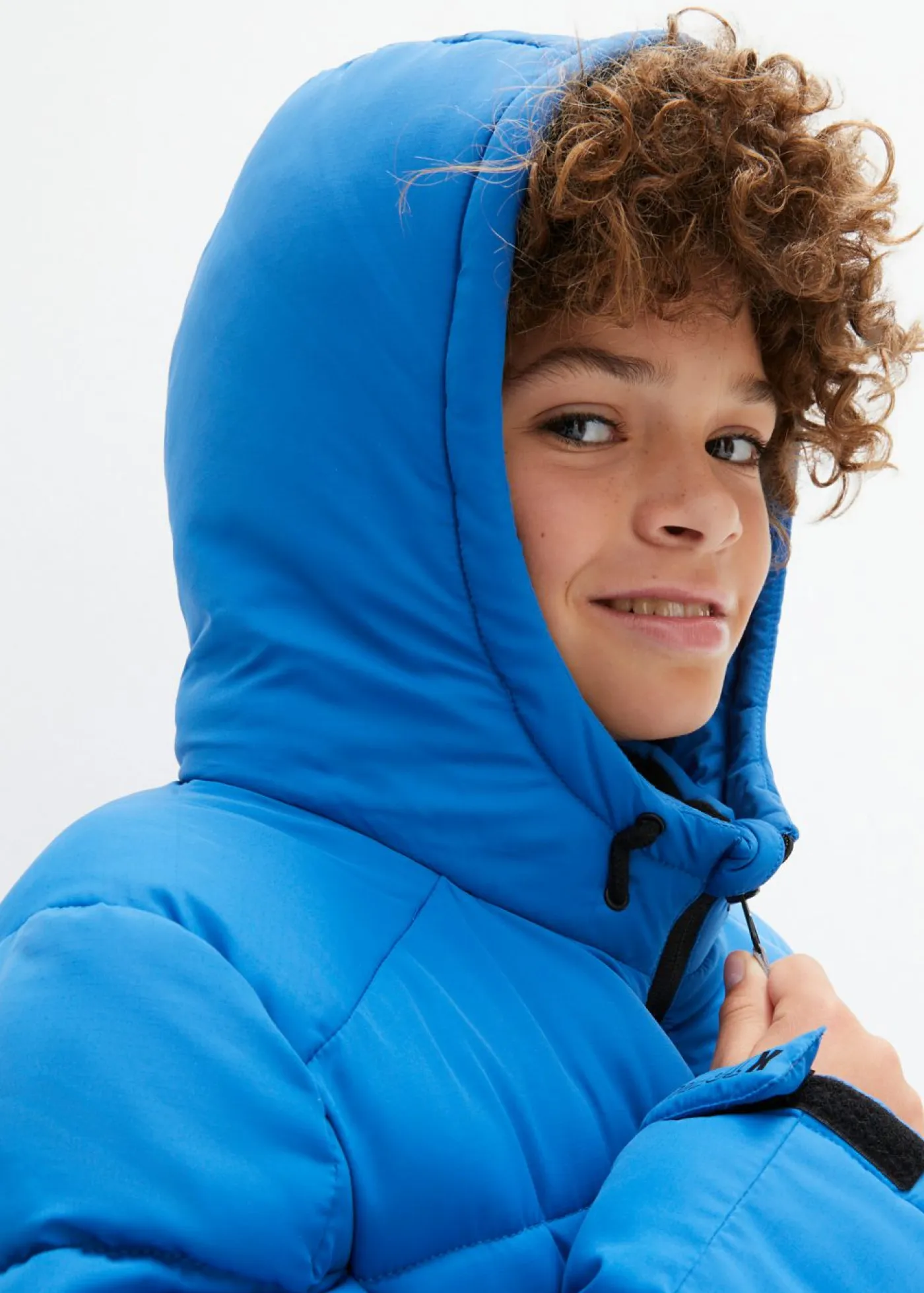 bonprix bonprix Ropa 9 A 16 Años·Chaquetas Y Ropa Outdoor>Chaqueta acolchada de invierno con forro cálido y capucha Azul