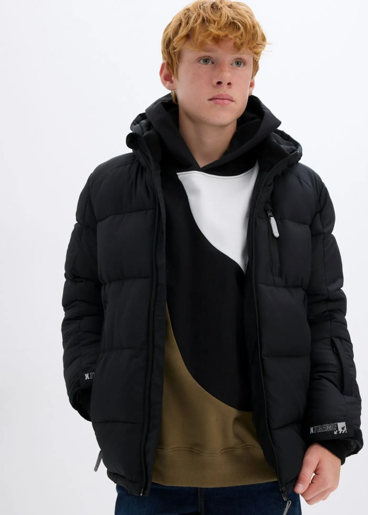 Niños bonprix bonprix Chaqueta acolchada de invierno con forro cálido y capucha