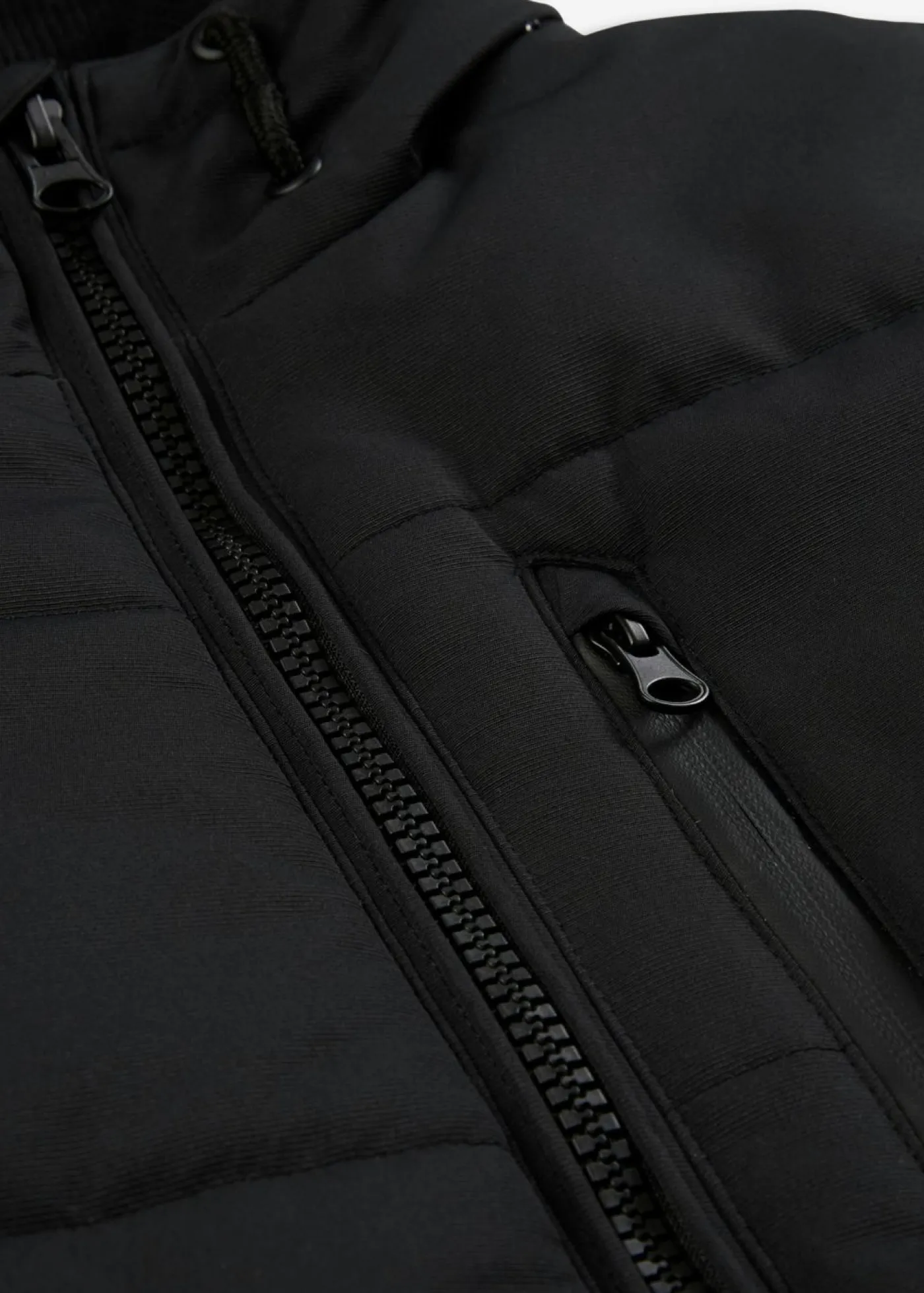 bonprix bonprix Ropa 9 A 16 Años·Chaquetas Y Ropa Outdoor>Chaqueta acolchada de invierno tipo cazadora con capucha Negro