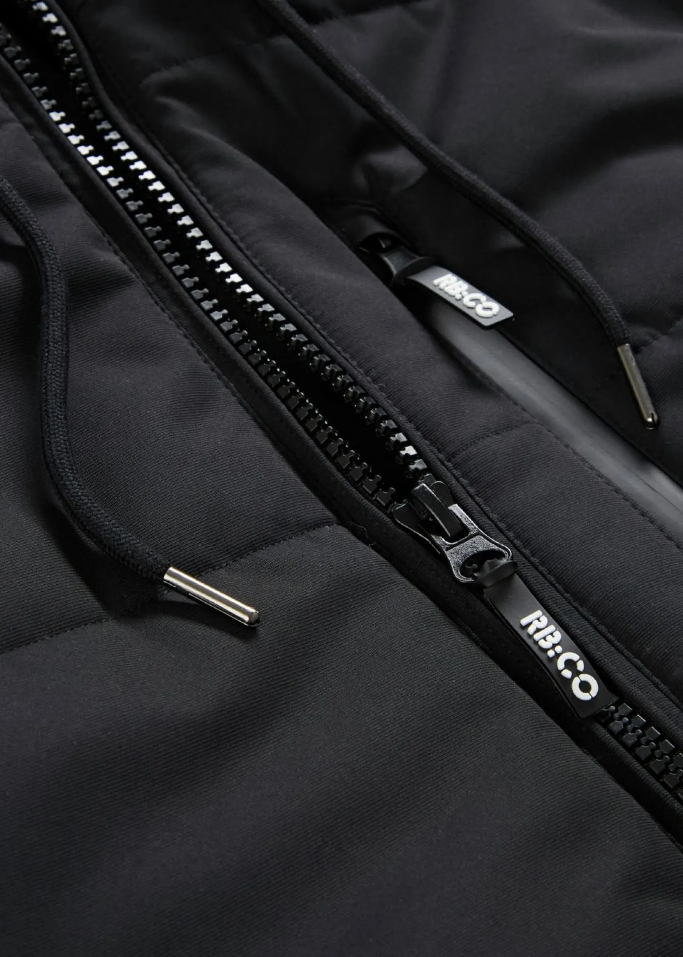 bonprix bonprix Chaquetas Y Abrigos·Chaquetas|Chaquetas Y Abrigos·Abrigos De Invierno>Chaqueta acolchada de invierno tipo cazadora con capucha Negro