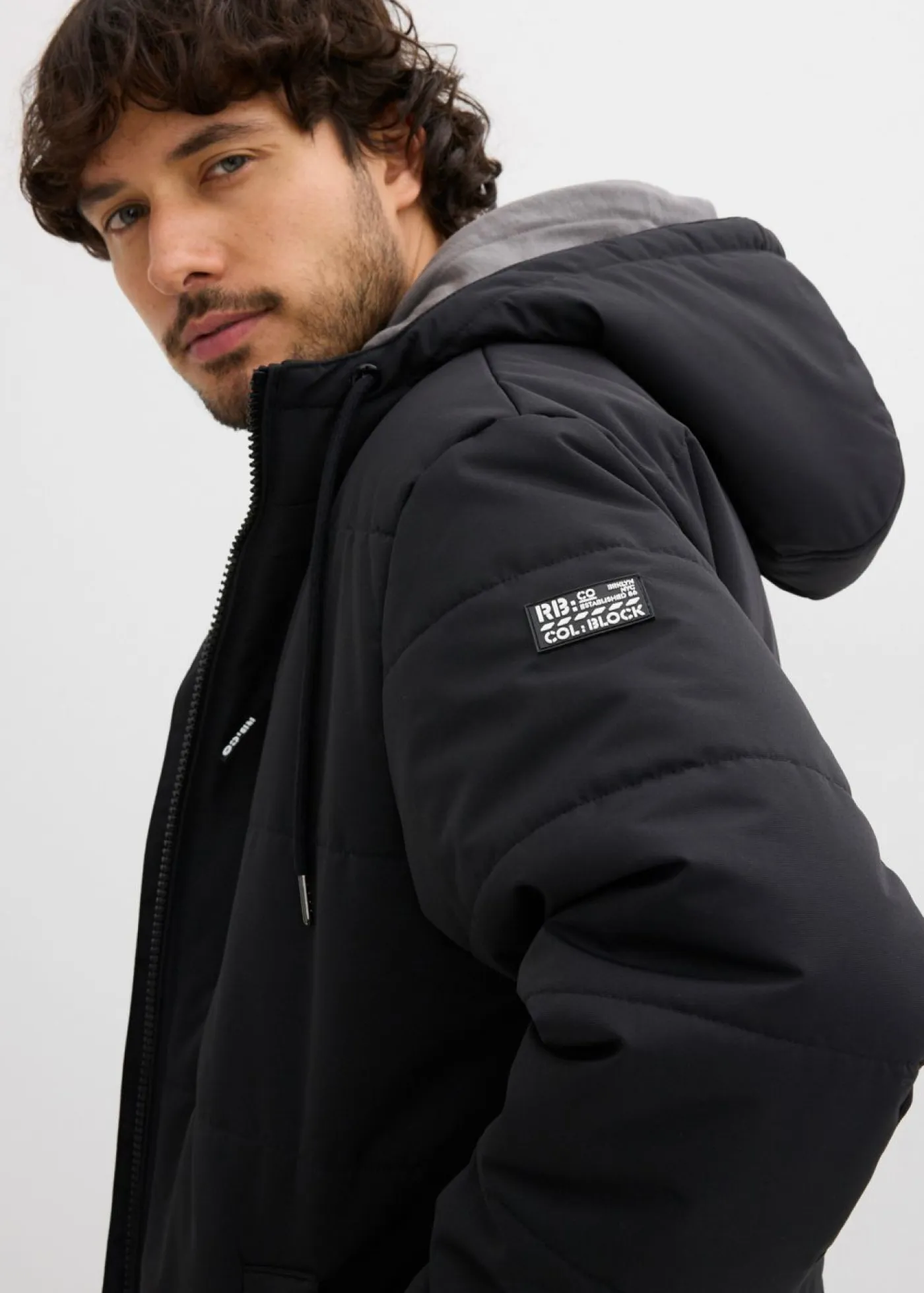 bonprix bonprix Chaquetas Y Abrigos·Chaquetas|Chaquetas Y Abrigos·Abrigos De Invierno>Chaqueta acolchada de invierno tipo cazadora con capucha Negro