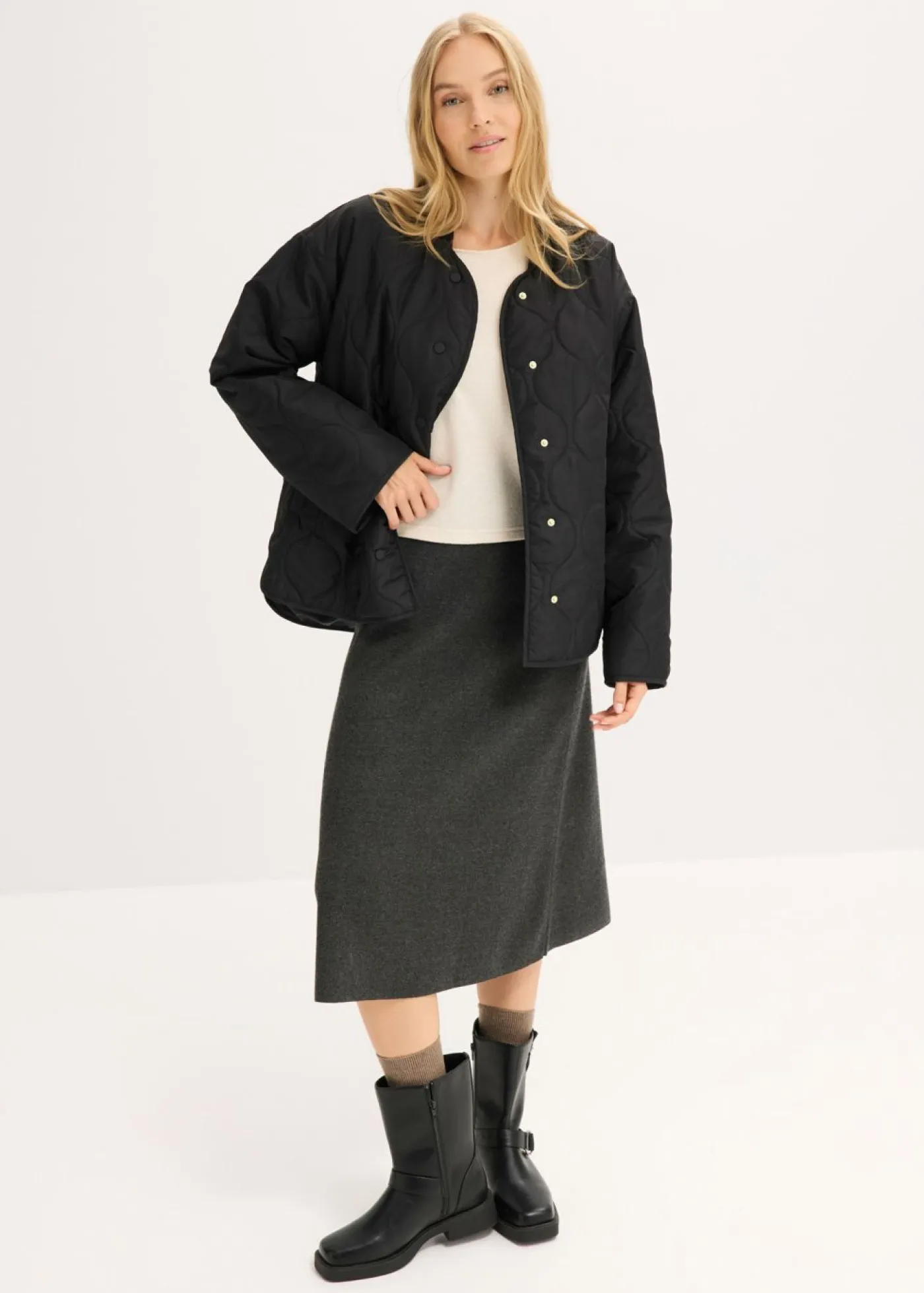 bonprix bonprix Chaquetas Y Abrigos>Chaqueta acolchada ultraligera con corte holgado Negro