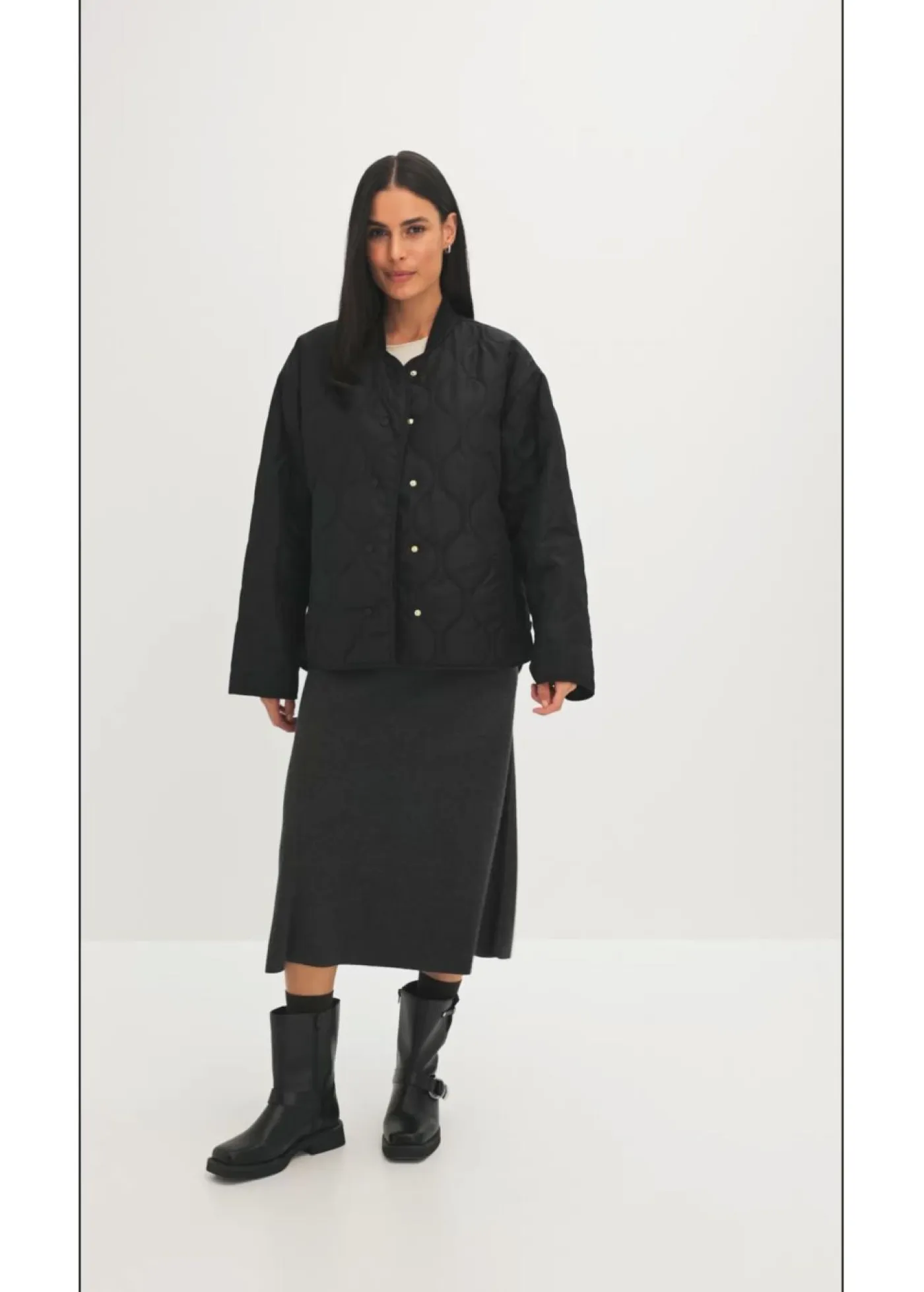 bonprix bonprix Chaquetas Y Abrigos>Chaqueta acolchada ultraligera con corte holgado Negro