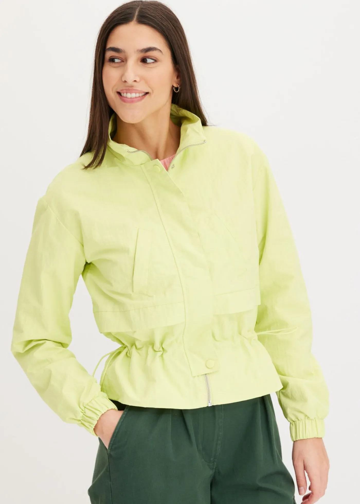 bonprix bonprix Chaquetas Y Abrigos>Chaqueta corta con cordón ajustable en la cintura Verde menta