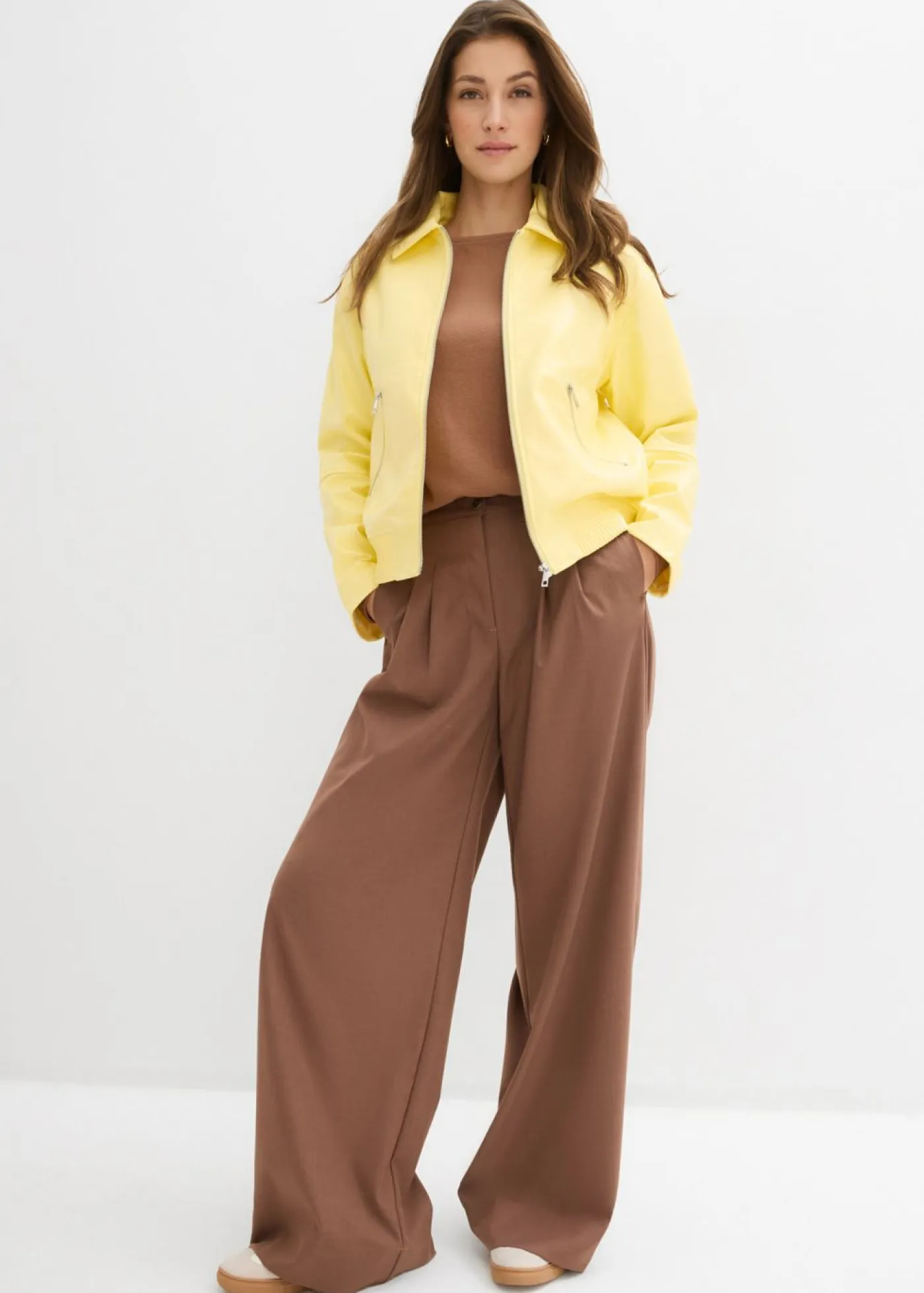 bonprix bonprix Chaquetas Y Abrigos|Novedades>Chaqueta corta de piel sintética Amarillo claro