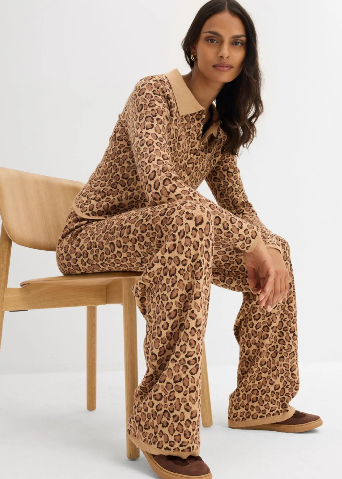 bonprix bonprix Jerséis|Ropa De Punto>Chaqueta corta de punto fino estampado leo marrón oscuro