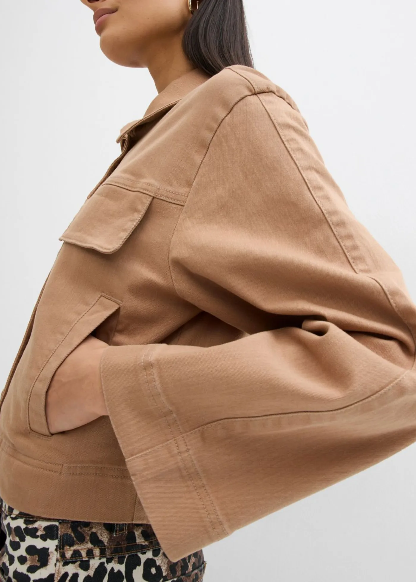 bonprix bonprix Chaquetas Y Abrigos>Chaqueta corta de sarga Camel