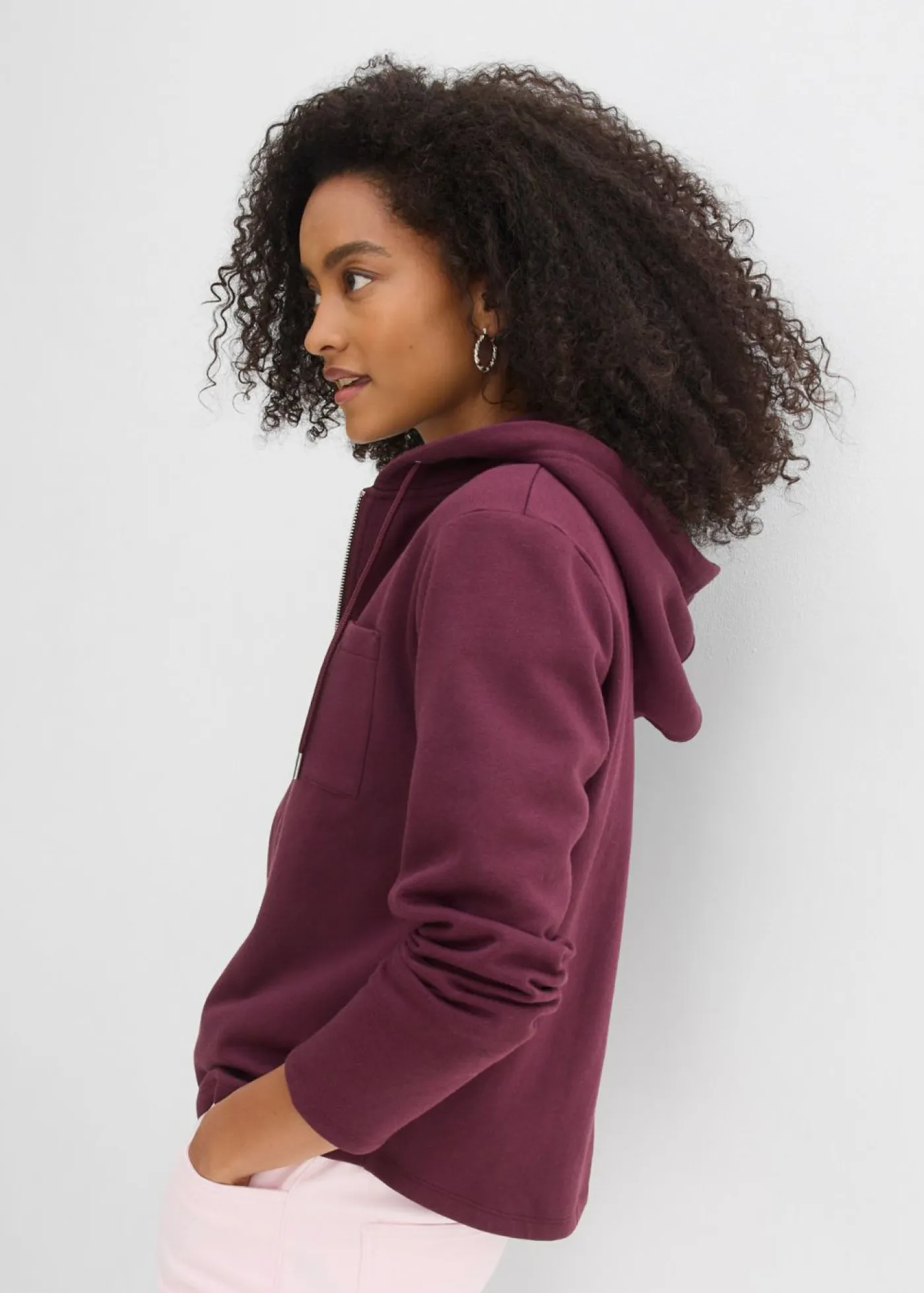 bonprix bonprix Ropa Cómoda>Chaqueta de chándal con capucha y poliéster reciclado rojo burdeos