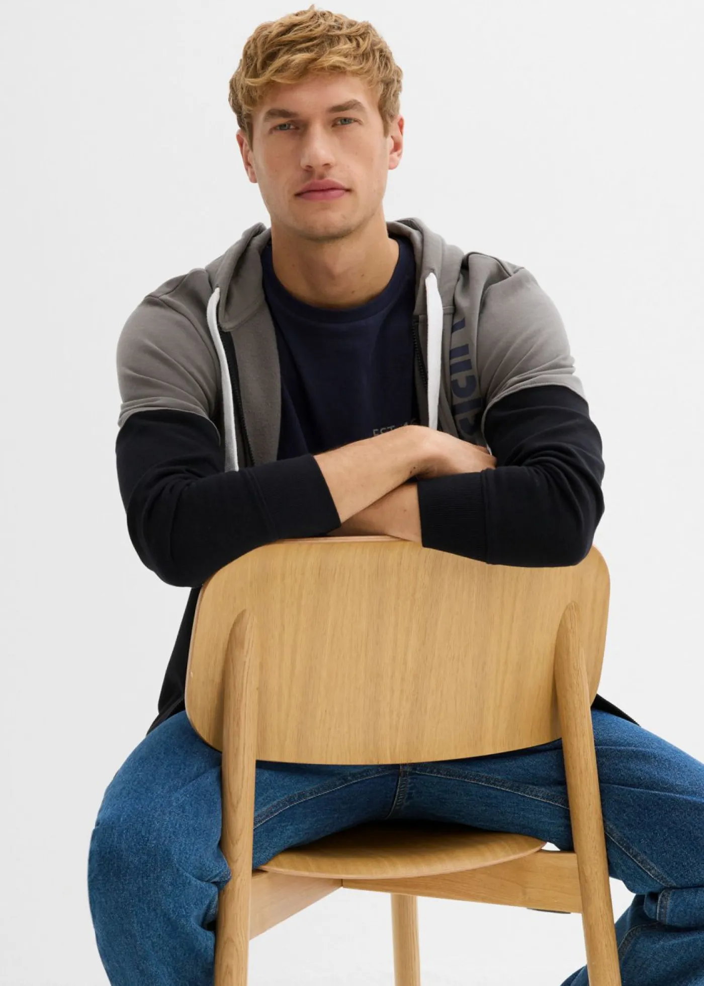 bonprix bonprix Chándals>Chaqueta de chándal con capucha de algodón orgánico Gris ahumado-negro