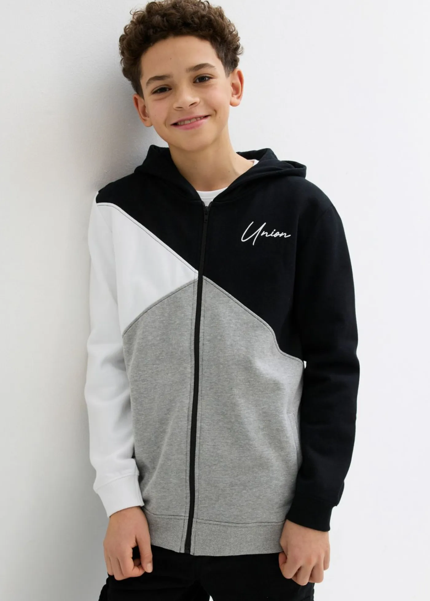 bonprix bonprix Ropa 9 A 16 Años·Sudaderas Y Jerséis>Chaqueta de chándal de algodón orgánico puro con capucha y corte holgado Negro-blanco-gris claro jaspeado