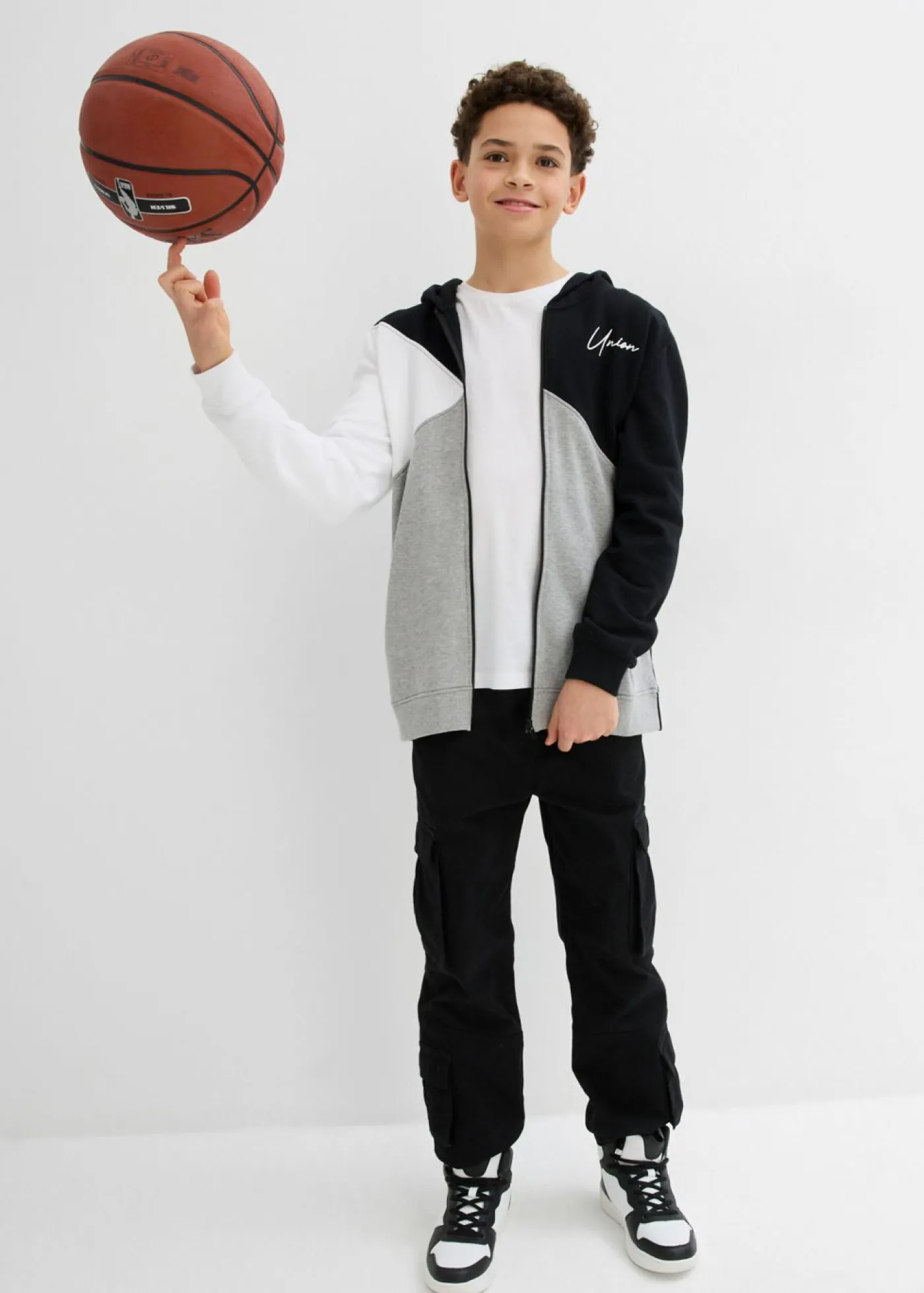 bonprix bonprix Ropa 9 A 16 Años·Sudaderas Y Jerséis>Chaqueta de chándal de algodón orgánico puro con capucha y corte holgado Negro-blanco-gris claro jaspeado