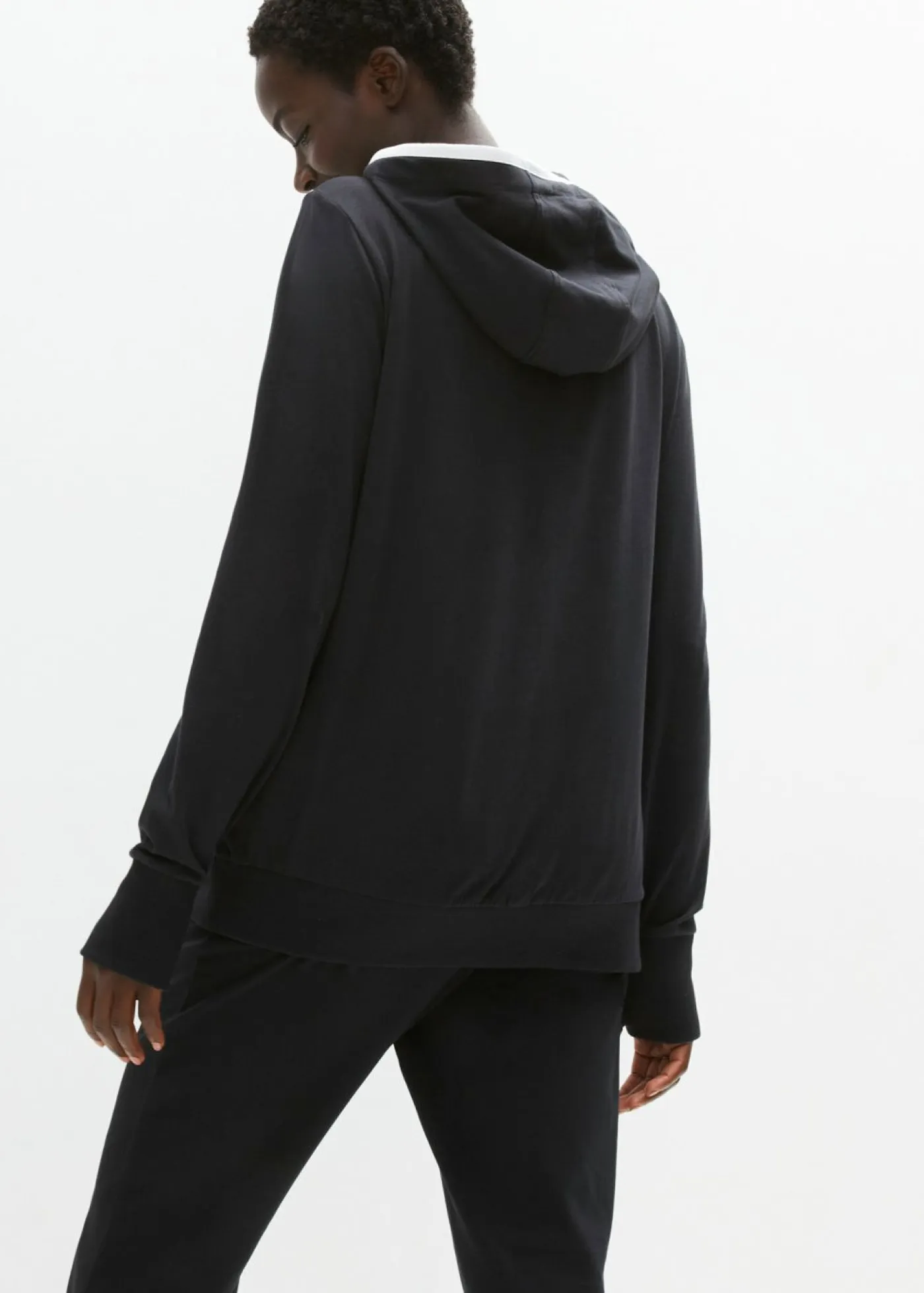 bonprix bonprix Ropa Cómoda>Chaqueta de chándal elástica con algodón Negro