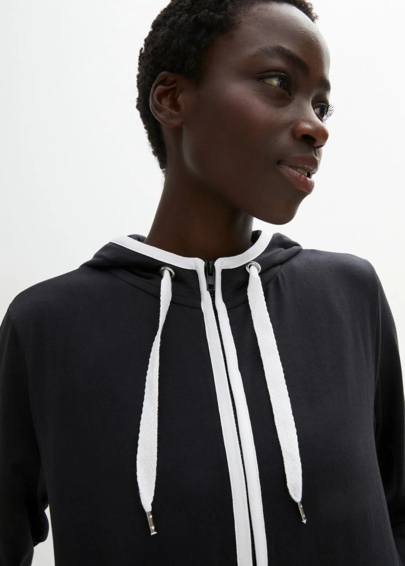 bonprix bonprix Ropa Cómoda>Chaqueta de chándal elástica con algodón Negro