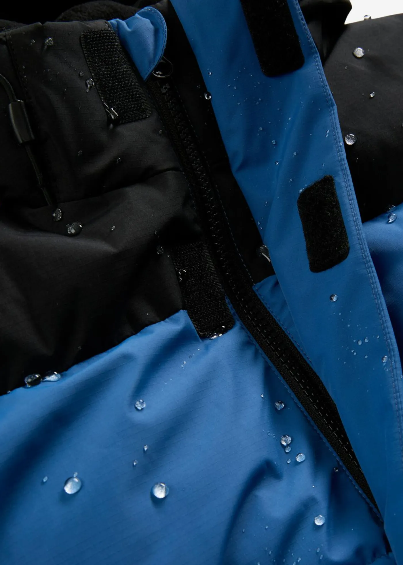 bonprix bonprix Ropa 9 A 16 Años·Chaquetas Y Ropa Outdoor>Chaqueta de invierno con forro polar y repelente al agua Azul-negro