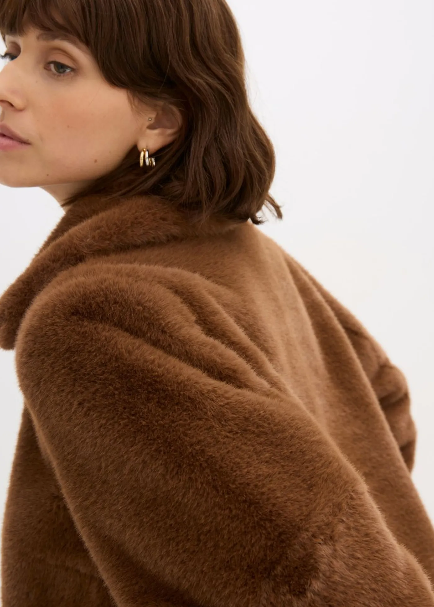 bonprix bonprix Chaquetas Y Abrigos>Chaqueta de pelo sintético marrón pimienta