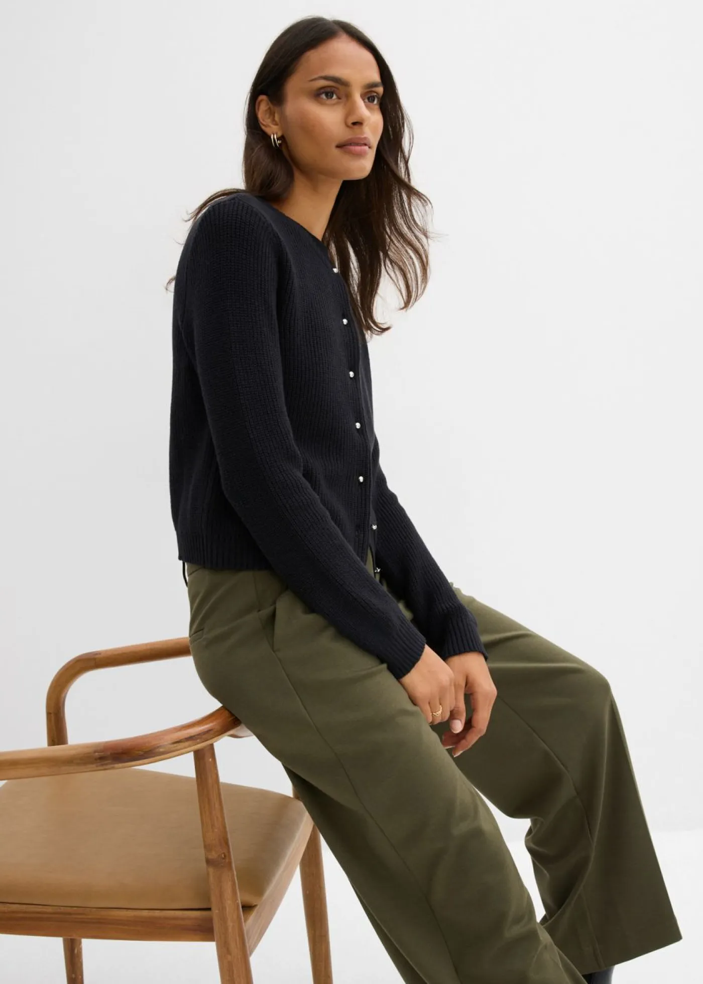 Mujer bonprix bonprix Chaqueta de punto de mezcla de lana con botones decorativos