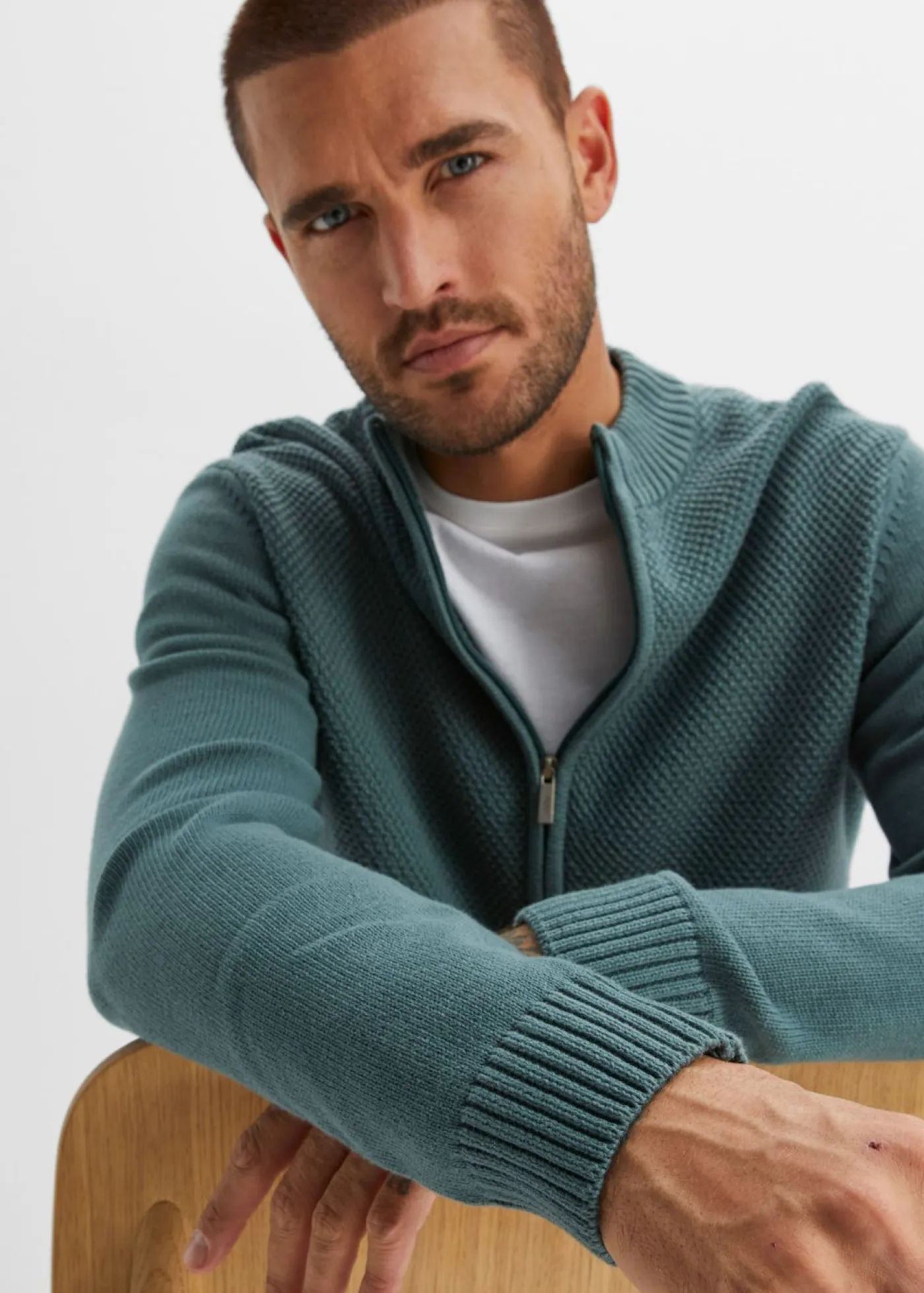 bonprix bonprix Básicos En Rebajas|Jerséis Y Cárdigans>Chaqueta de punto fino de algodón puro Verde grisáceo