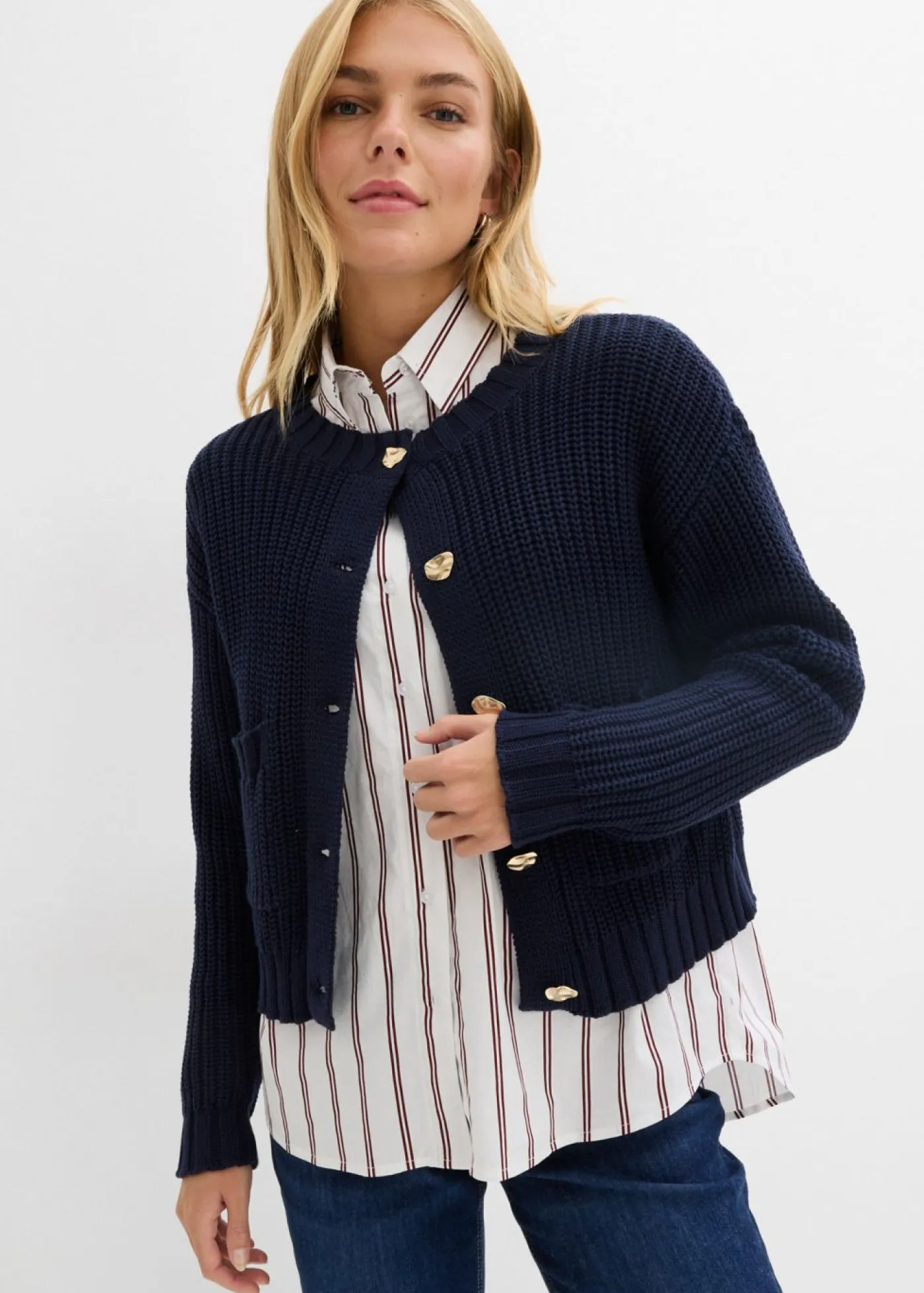 bonprix bonprix Jerséis|Ropa De Punto>Chaqueta de punto grueso con botones con efecto martillado Azul marino