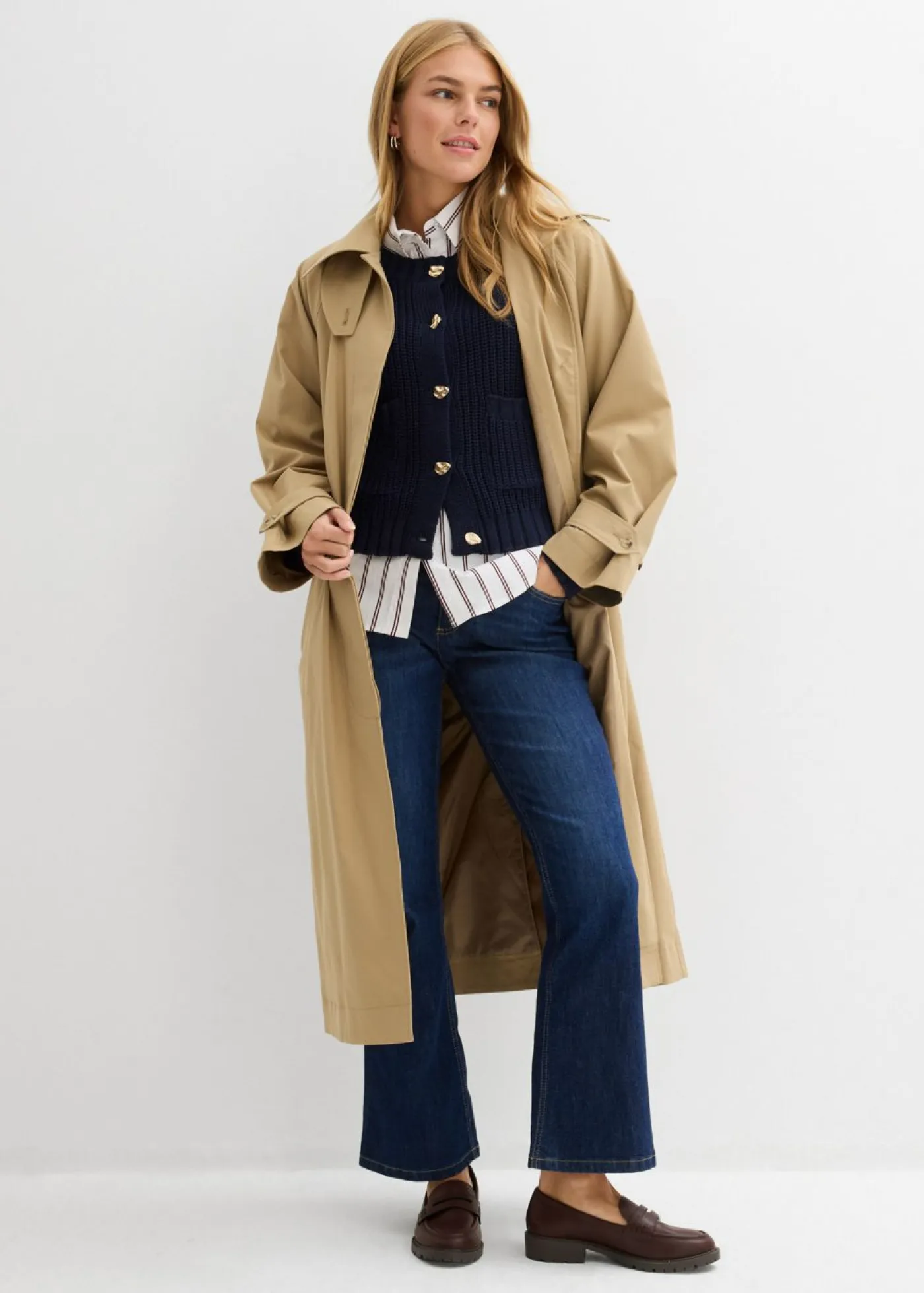 bonprix bonprix Jerséis|Ropa De Punto>Chaqueta de punto grueso con botones con efecto martillado Azul marino