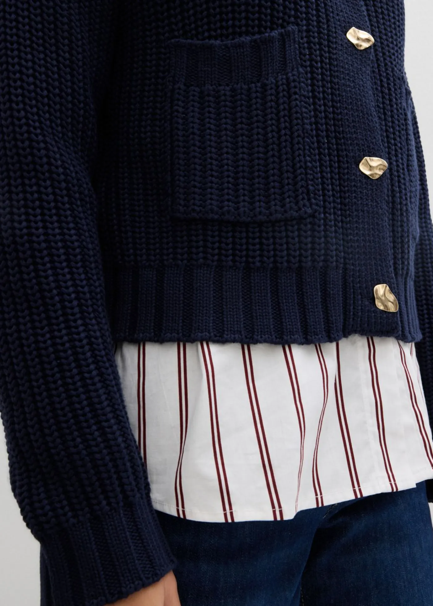 bonprix bonprix Jerséis|Ropa De Punto>Chaqueta de punto grueso con botones con efecto martillado Azul marino