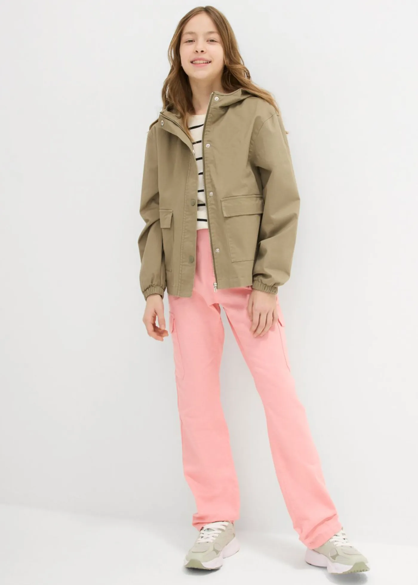 bonprix bonprix Ropa 9 A 16 Años·Chaquetas Y Outdoor>Chaqueta de sarga con bolsillos y capucha Verde oliva