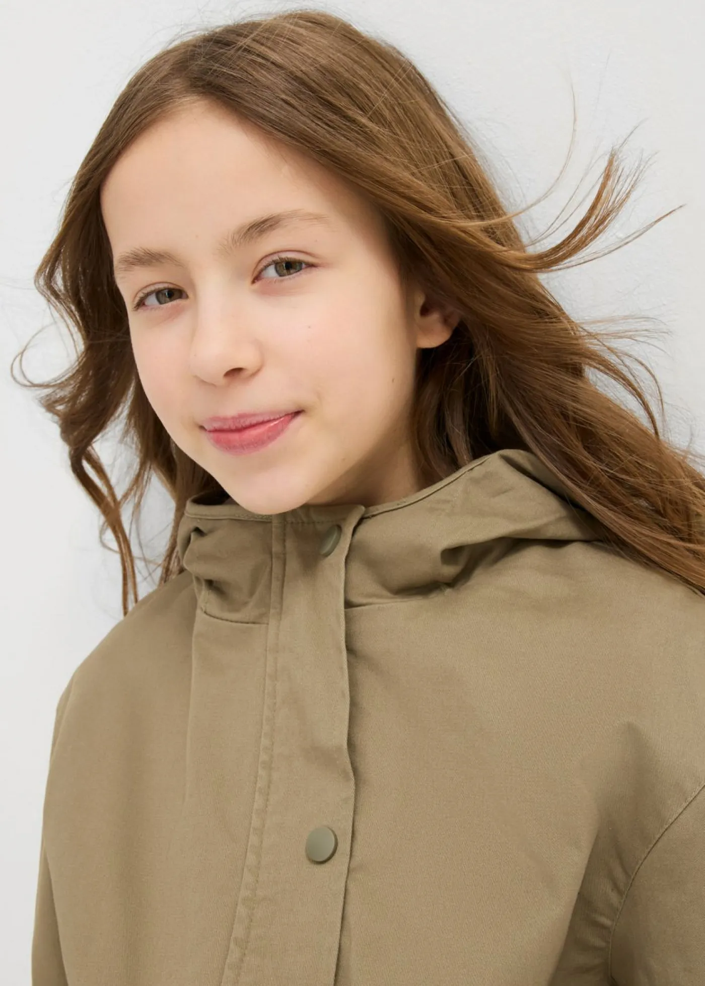 bonprix bonprix Ropa 9 A 16 Años·Chaquetas Y Outdoor>Chaqueta de sarga con bolsillos y capucha Verde oliva
