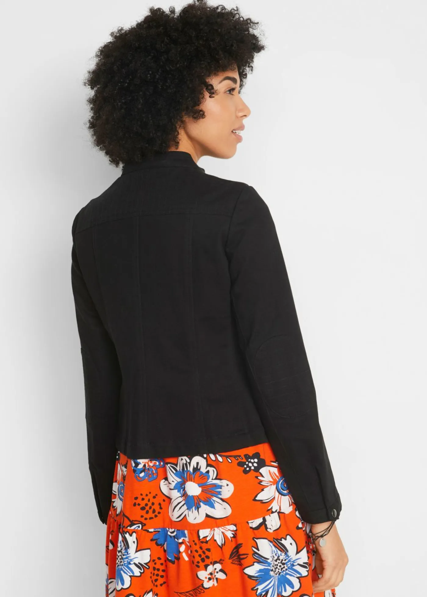 bonprix bonprix Chaquetas Y Abrigos>Chaqueta de sarga de algodón con insertos elásticos en los laterales Negro