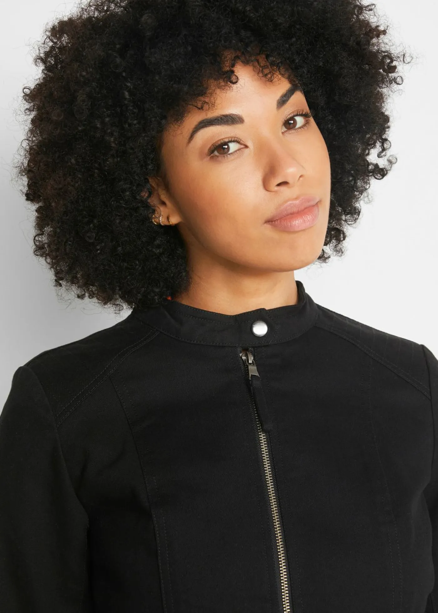 bonprix bonprix Chaquetas Y Abrigos>Chaqueta de sarga de algodón con insertos elásticos en los laterales Negro