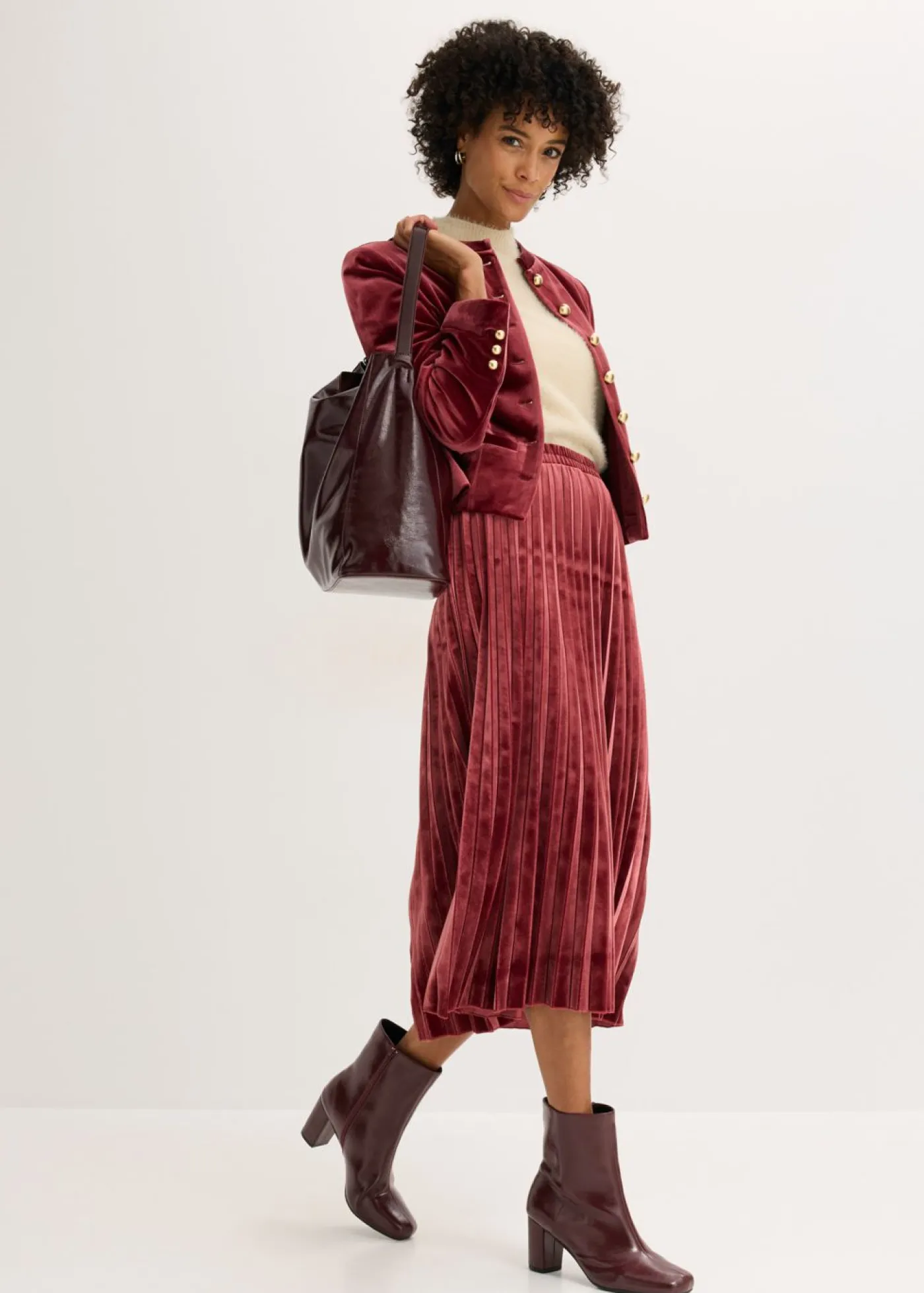 bonprix bonprix Chaquetas Y Abrigos>Chaqueta de terciopelo Rojo rubí