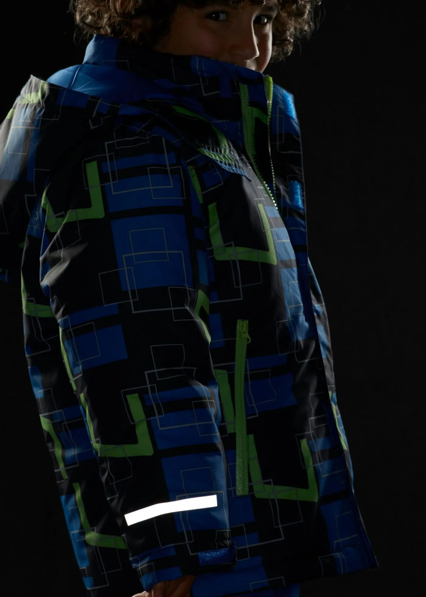 bonprix bonprix Ropa 9 A 16 Años·Chaquetas Y Ropa Outdoor>Chaqueta funcional impermeable con detalles reflectantes Negro/azur/verde neón con estampado gráfico