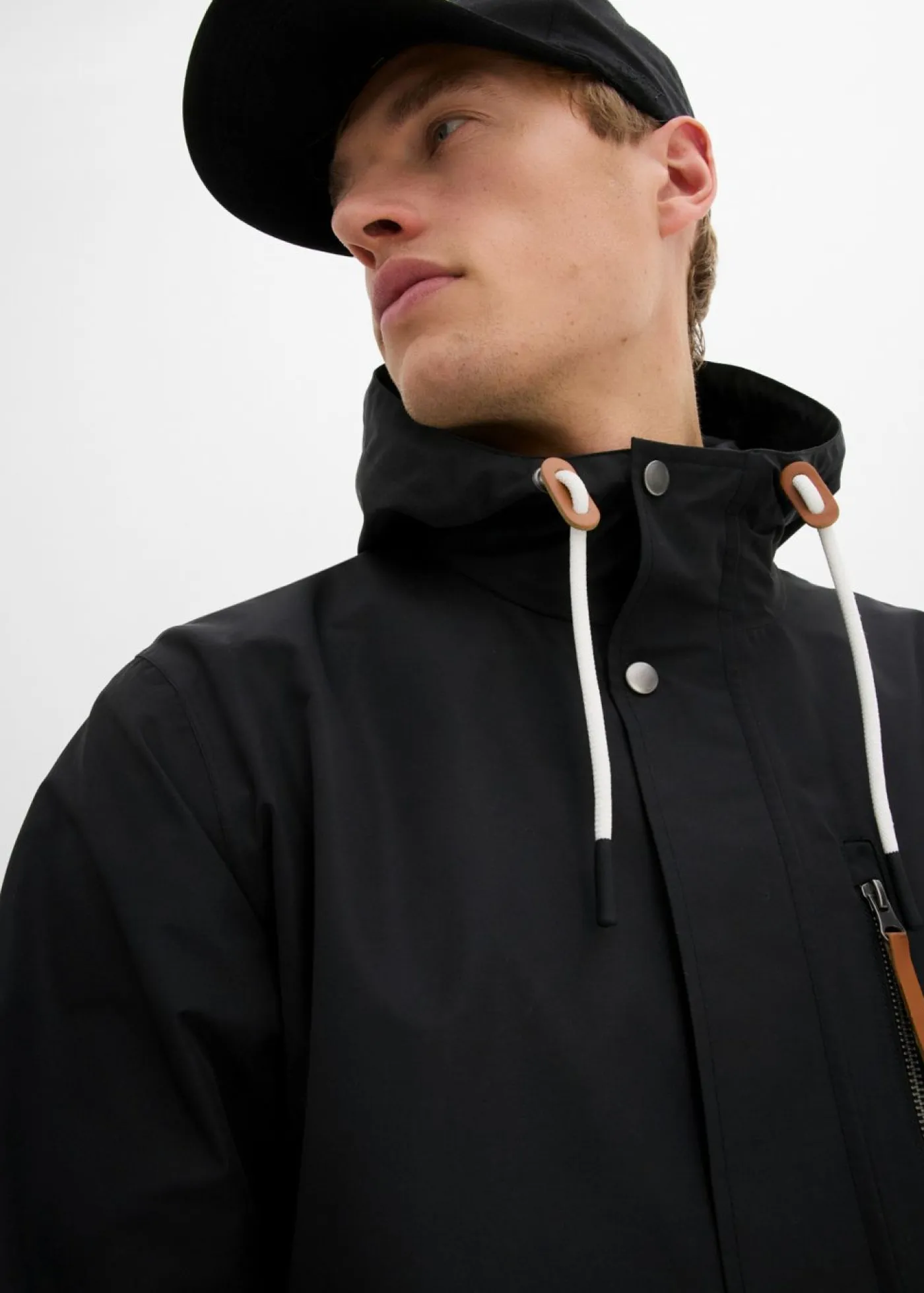 bonprix bonprix Chaquetas Y Abrigos·Chaquetas Impermeables|Chaquetas Y Abrigos·Chaquetas>Chaqueta funcional impermeable con capucha y detalles de piel sintética Negro